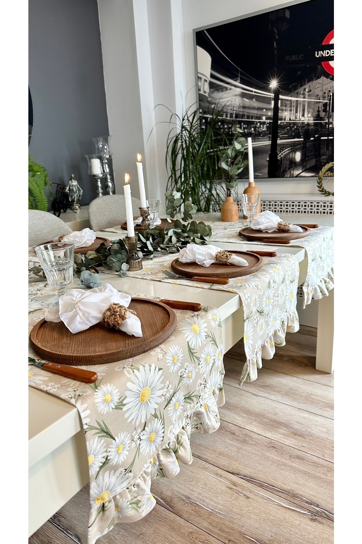 Dertsiz Leke Tutmaz Vintage Fırfırlı Papatya Desenli Runner 1 ADET