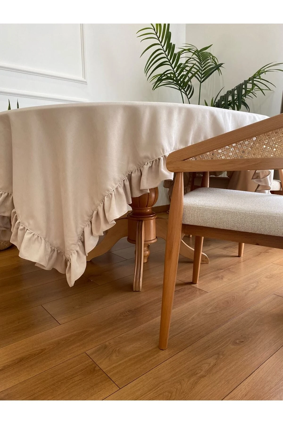 Kadife Dokulu Vintage Fırfırlı Taş - Açık Bej Dikdörtgen Dertsiz Masa Örtüsü