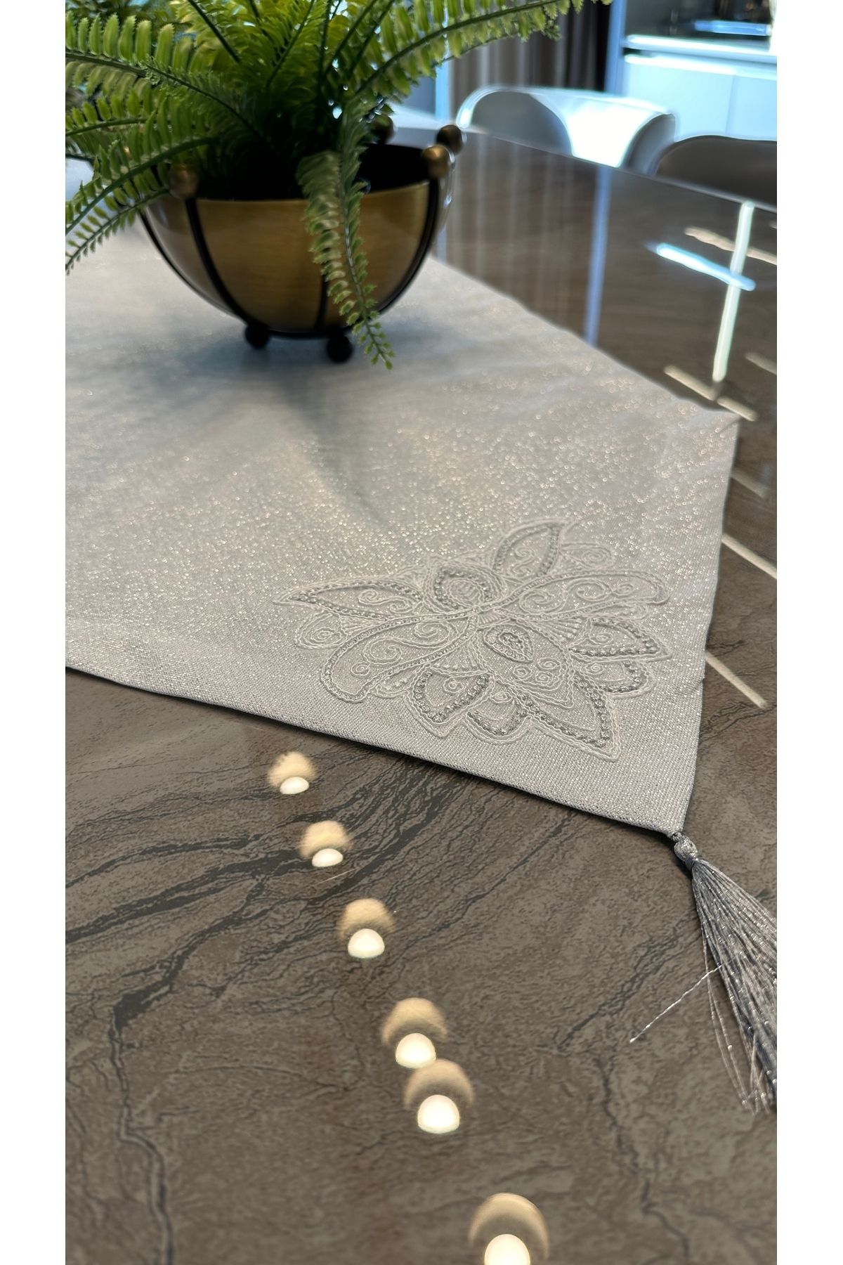 Fransız Dantelli Köşe Püsküllü Simli Runner