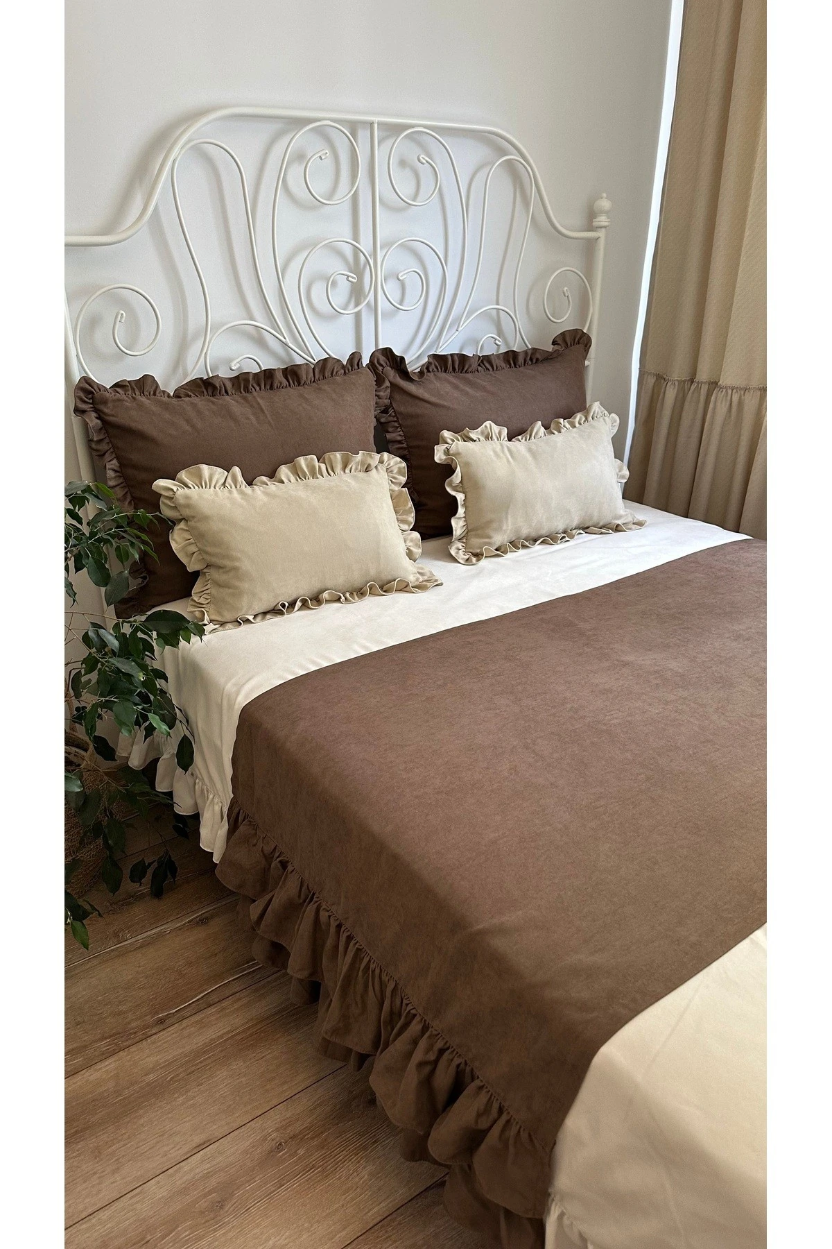 Kahverengi Rengi Çift Kat Fırfırlı Yatak Runner ve Yastık Kılıfı Çift Kişilik 3 PARÇA