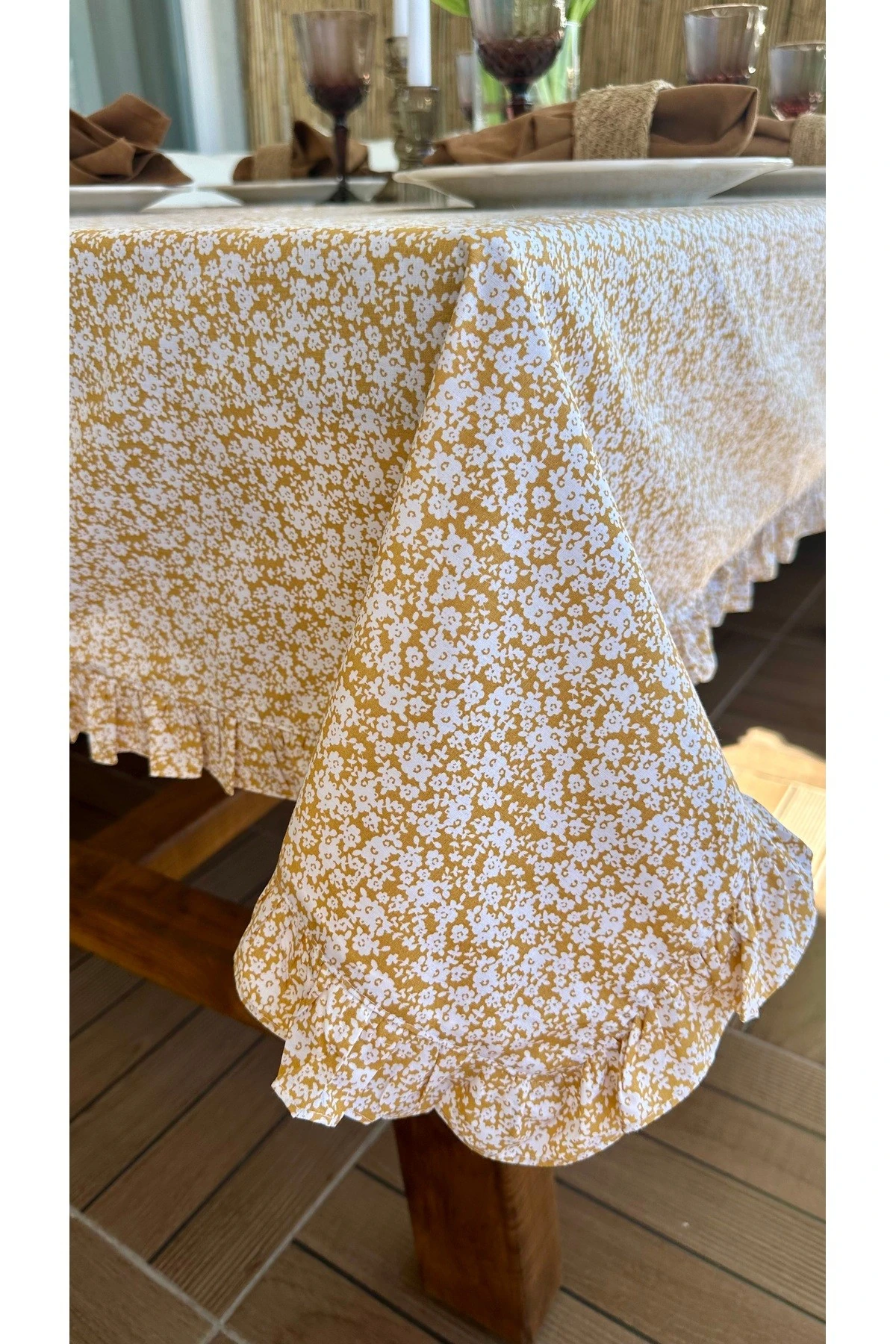 Sarı Mini Çiçekli Fırfırlı Masa Örtüsi