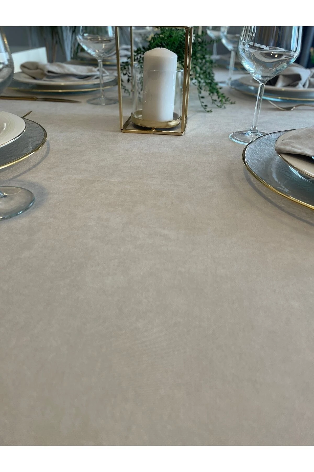 Kadife Dokulu Dertsiz Leke Tutmaz Taş Rengi Masa Örtüsü