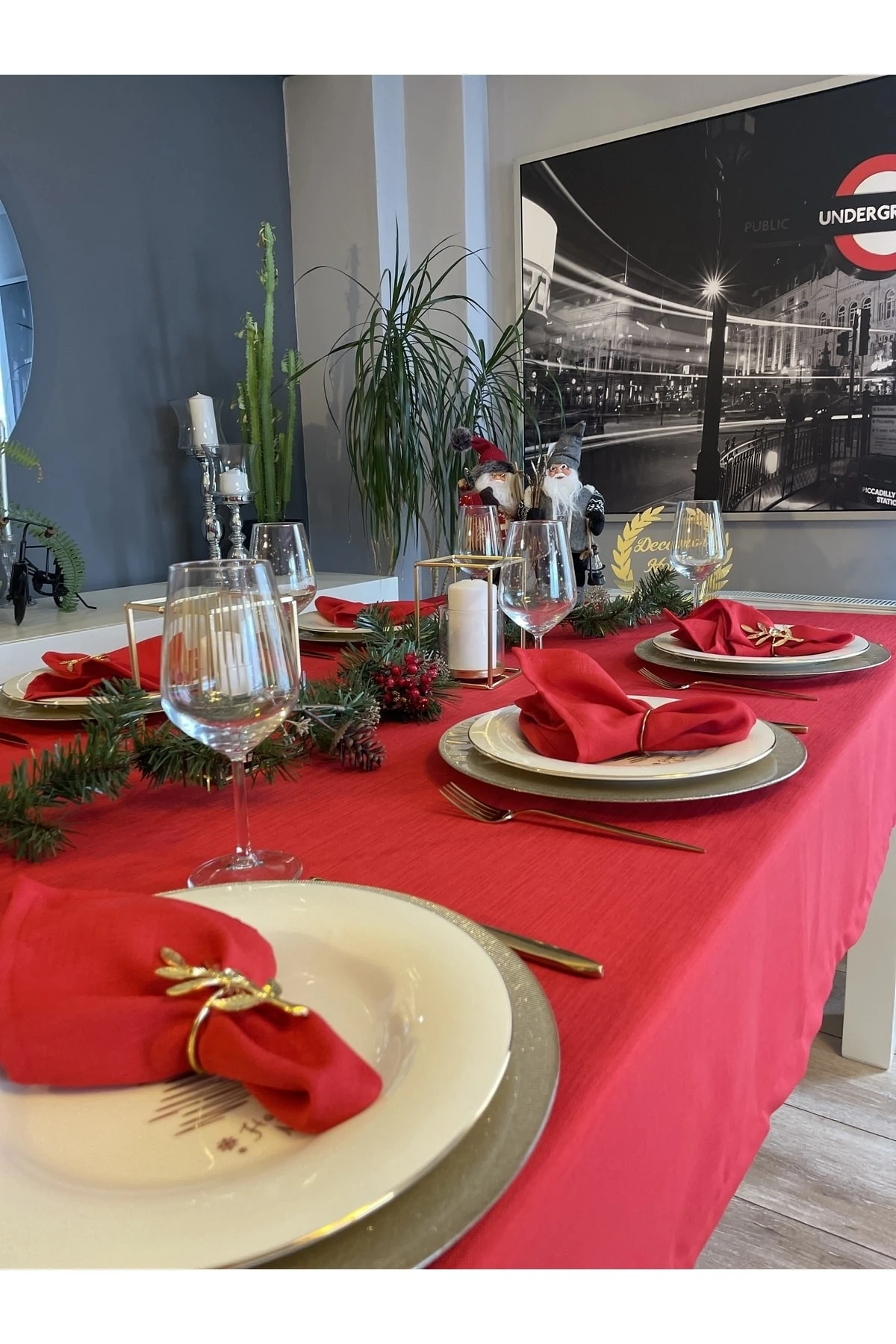 Keten Dokulu Kırmızı Masa Örtüsü Yılbaşı Masası