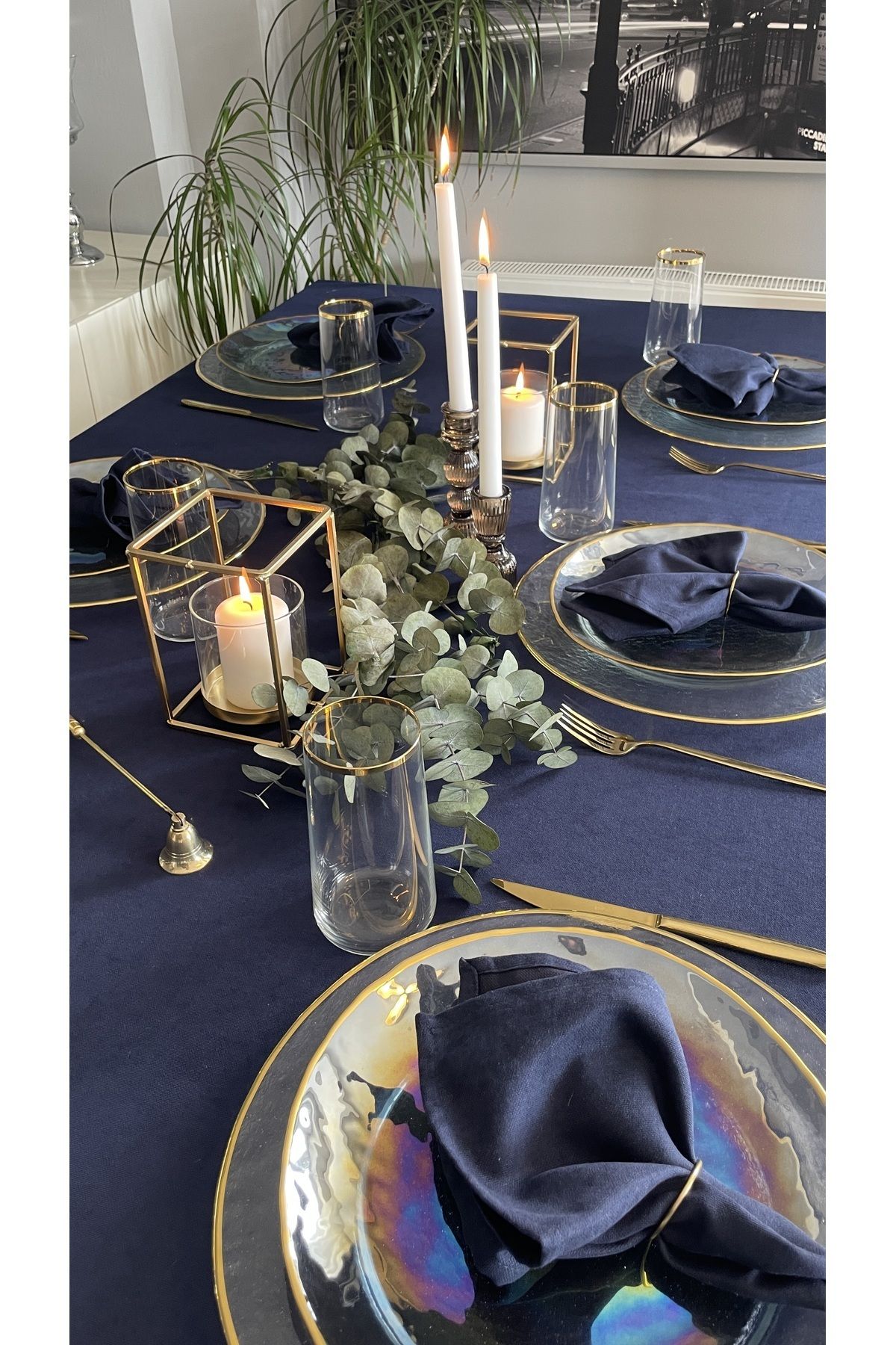 Soft Kadife Dokulu Lacivert Dertsiz Masa Örtüsü