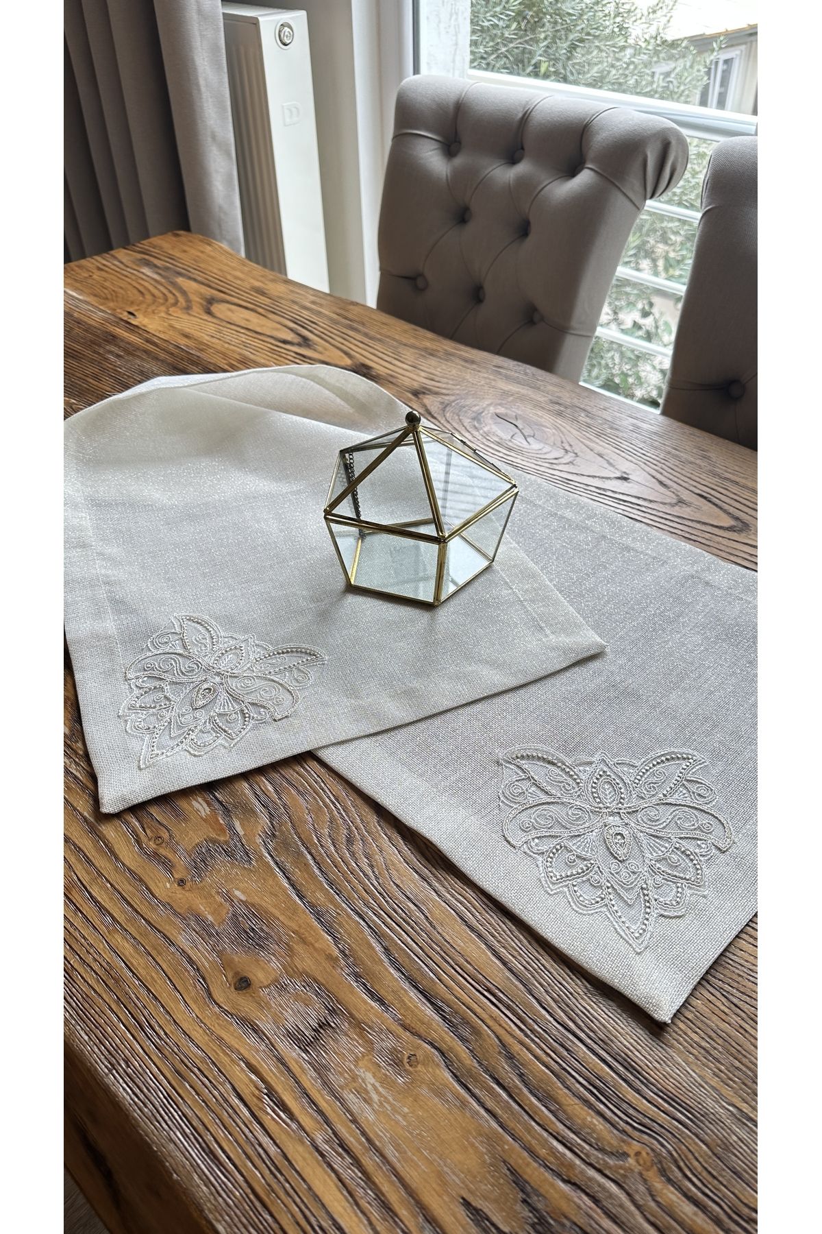 Fransız Dantelli Gold Simli Ekru Runner