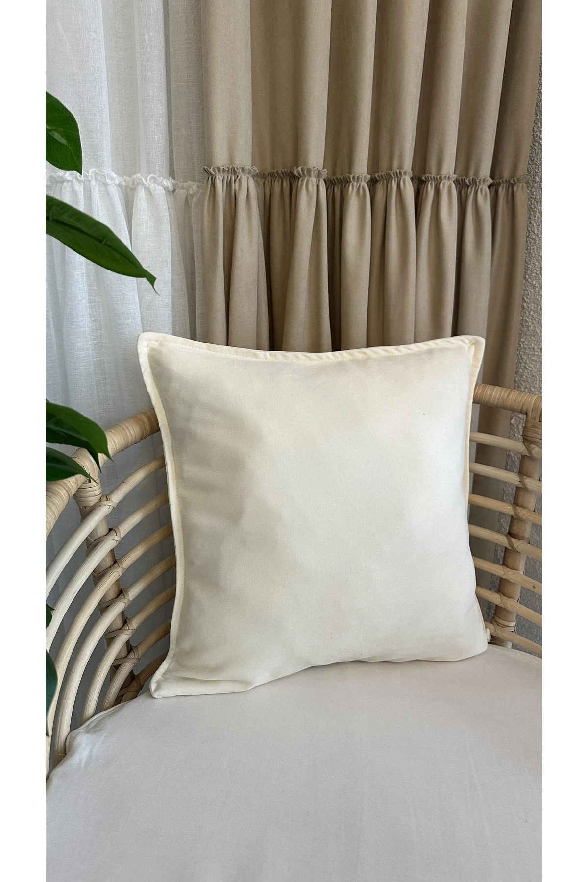 Kadife Dokulu Ekru Kırlent Kılıfı