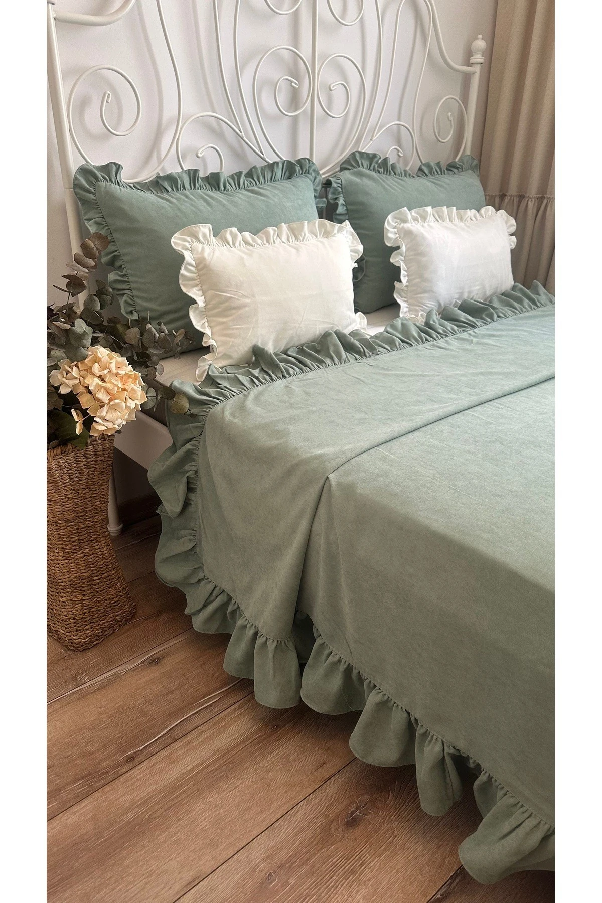 Vintage Adaçayı Yeşili Fırfırlı Yatak Örtüsü Çift Kişilik 3 Parça