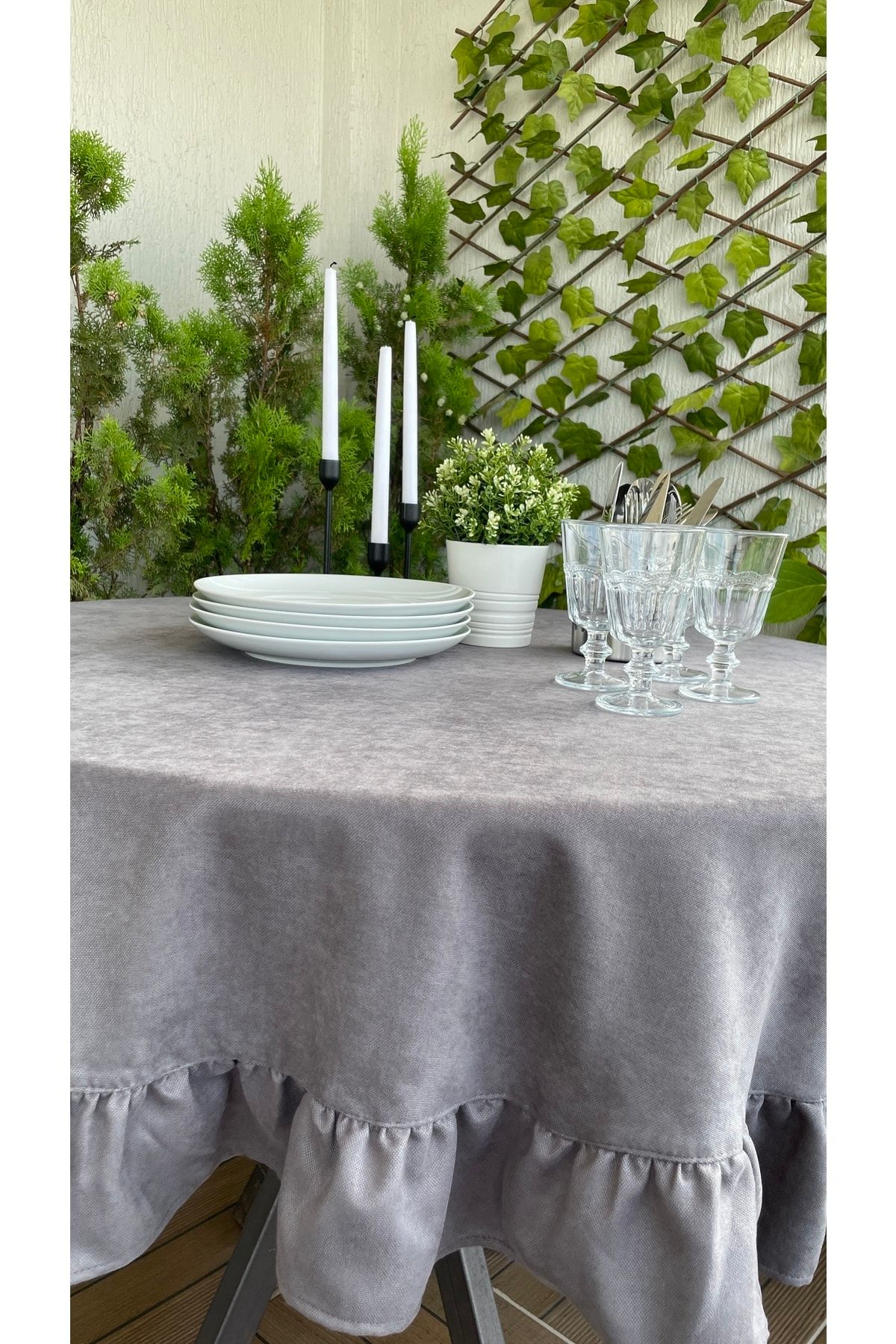 Kadife Dokulu Dertsiz Vintage Fırfırlı Füme Gri Yuvarlak Masa Örtüsü