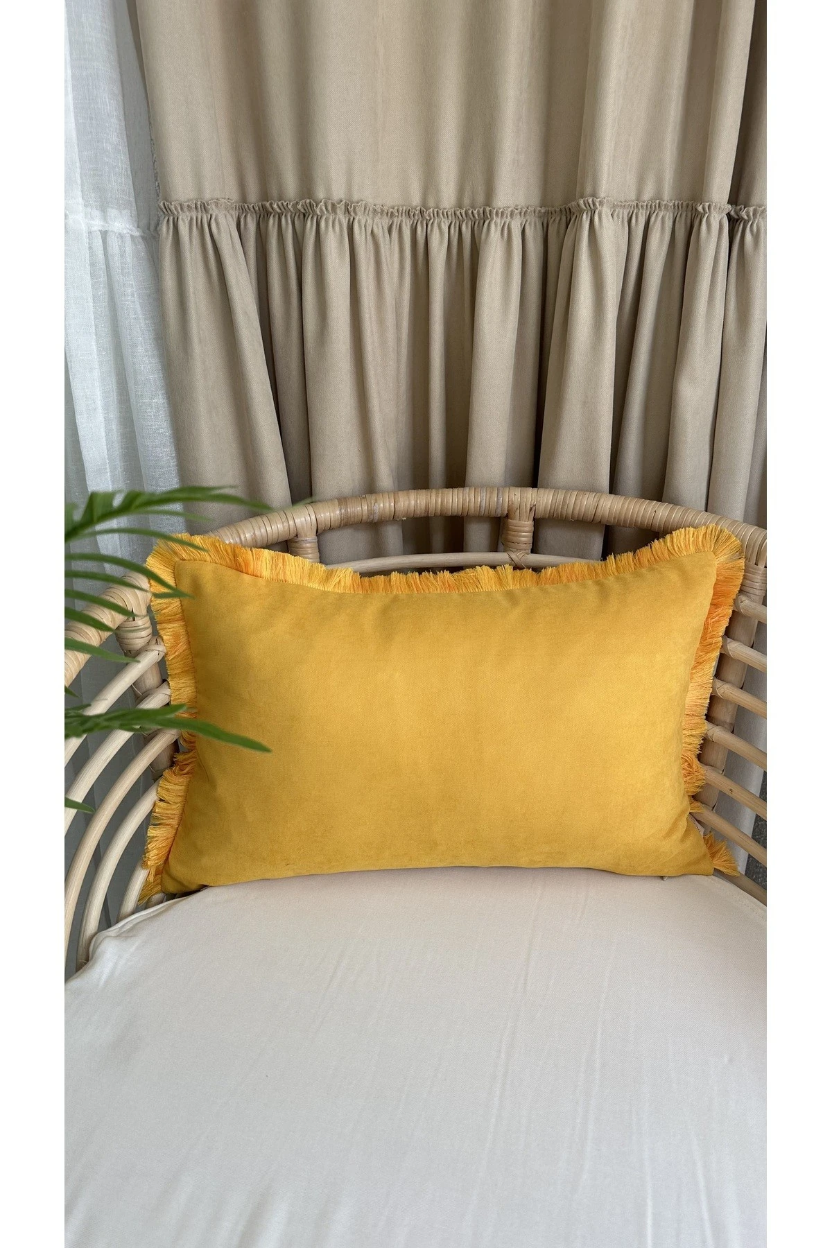 Püsküllü Hardal Sarı Kırlent Kılıfı