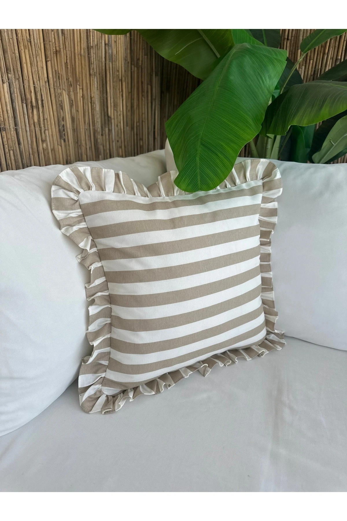 Bej Çizgili Fırfırlı Kırlent Kılıfı 1 ADET