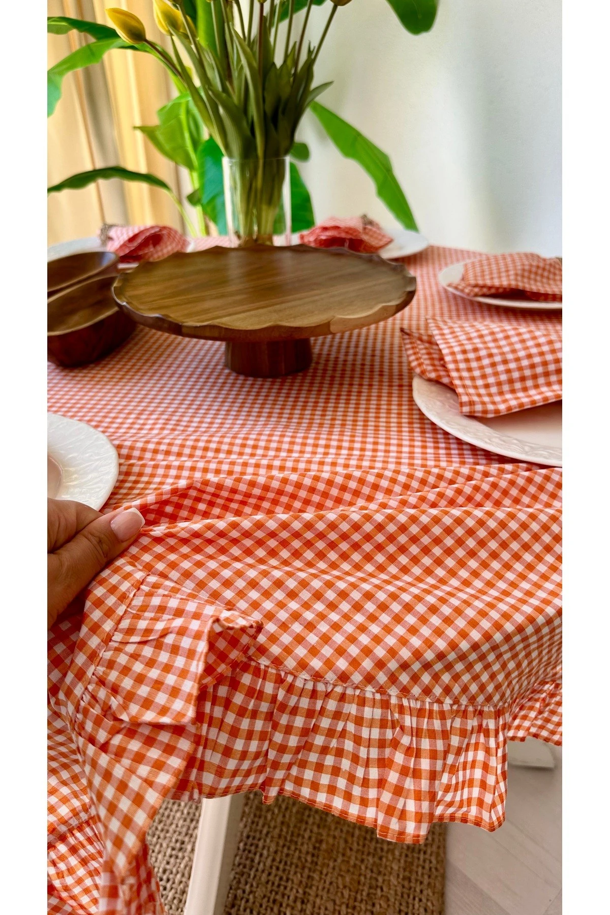 Thin Keten Kumaş Mini Pötikareli Fırfırlı Yuvarlak Masa Örtüsü