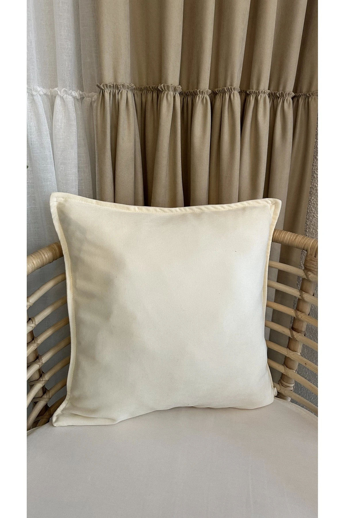 Kadife Dokulu Ekru Kırlent Kılıfı