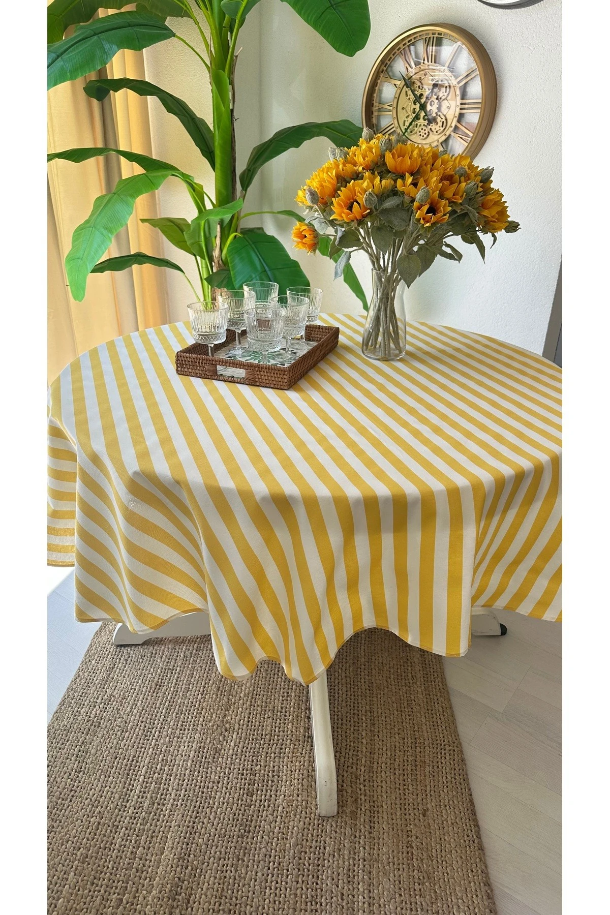 Dertsiz Leke Tutmaz Sarı Çizgili Yuvarlak Masa Örtüsü