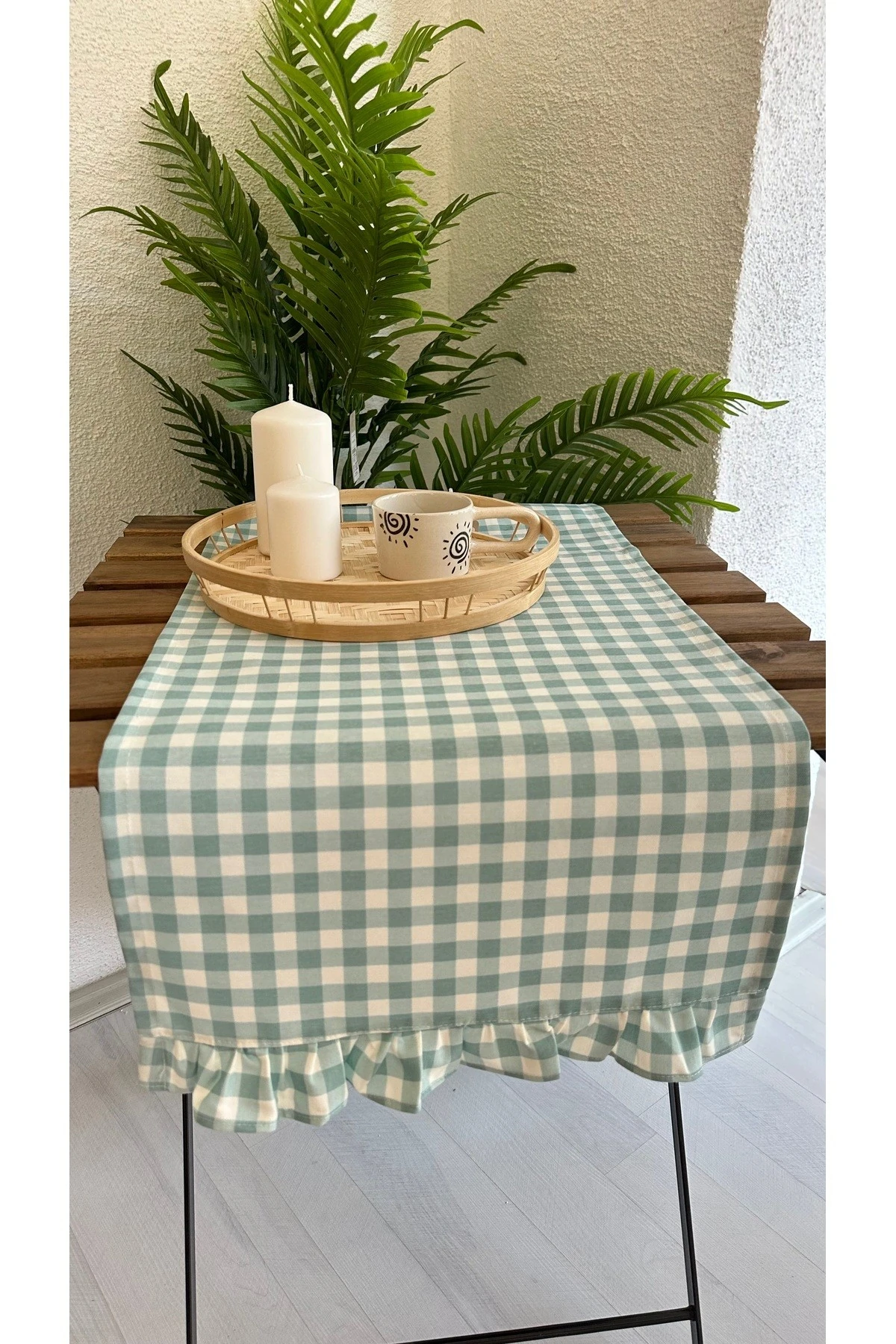 Dertsiz Leke Tutmaz Vintage Fırfırlı Pötikare ve Desenli Runner