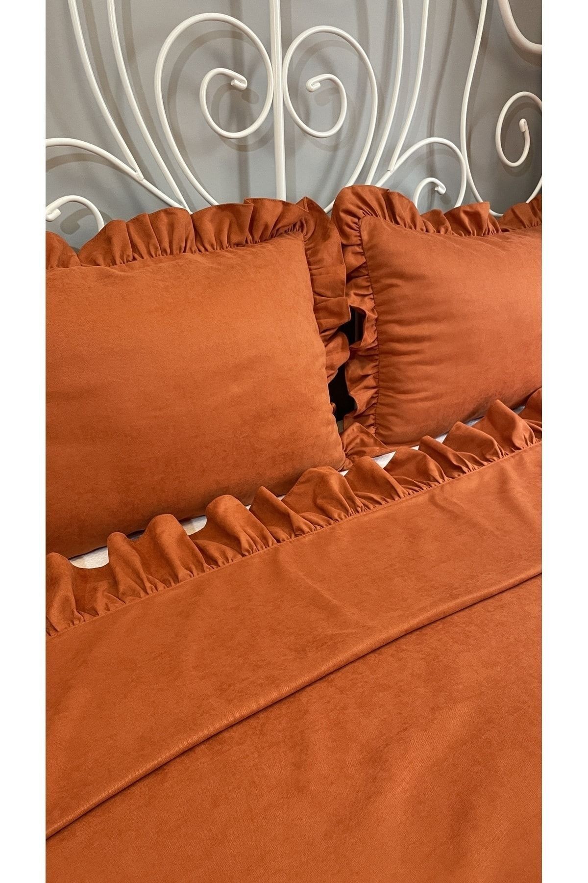 Kiremit Tarçın Rengi Fırfırlı Yatak Örtüsü Set Çift Kişilik