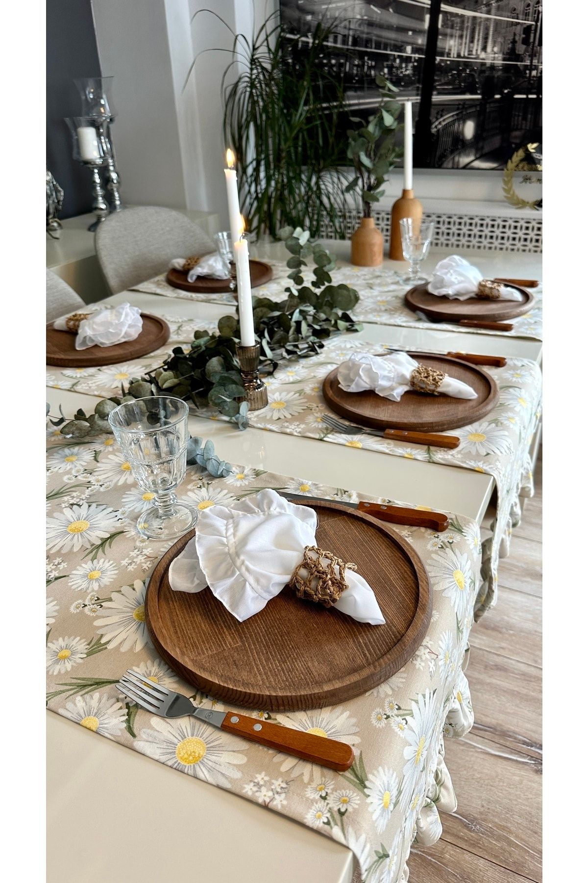 Dertsiz Leke Tutmaz Vintage Fırfırlı Papatya Desenli Runner 1 ADET