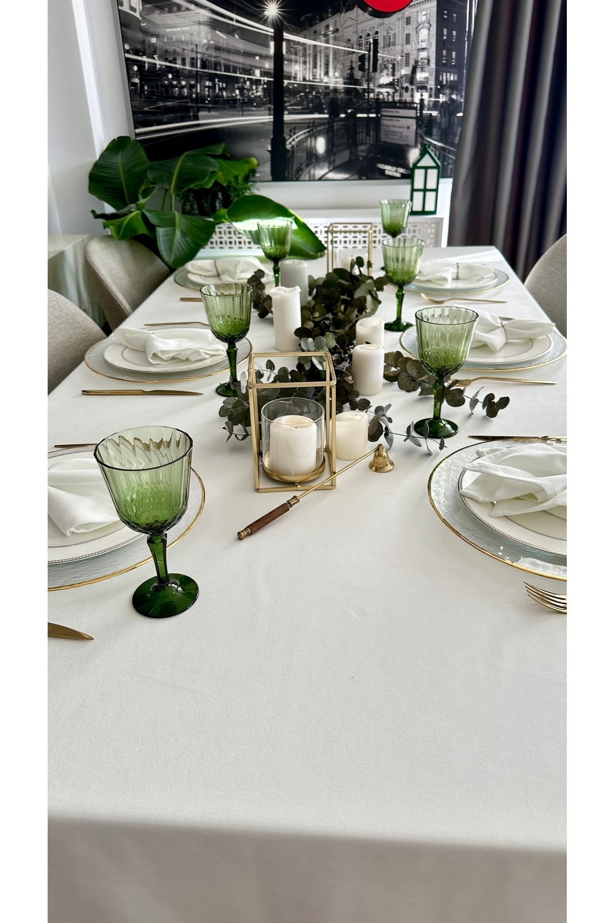 Kadife Dokulu Dertsiz Beyaz Masa Örtüsü