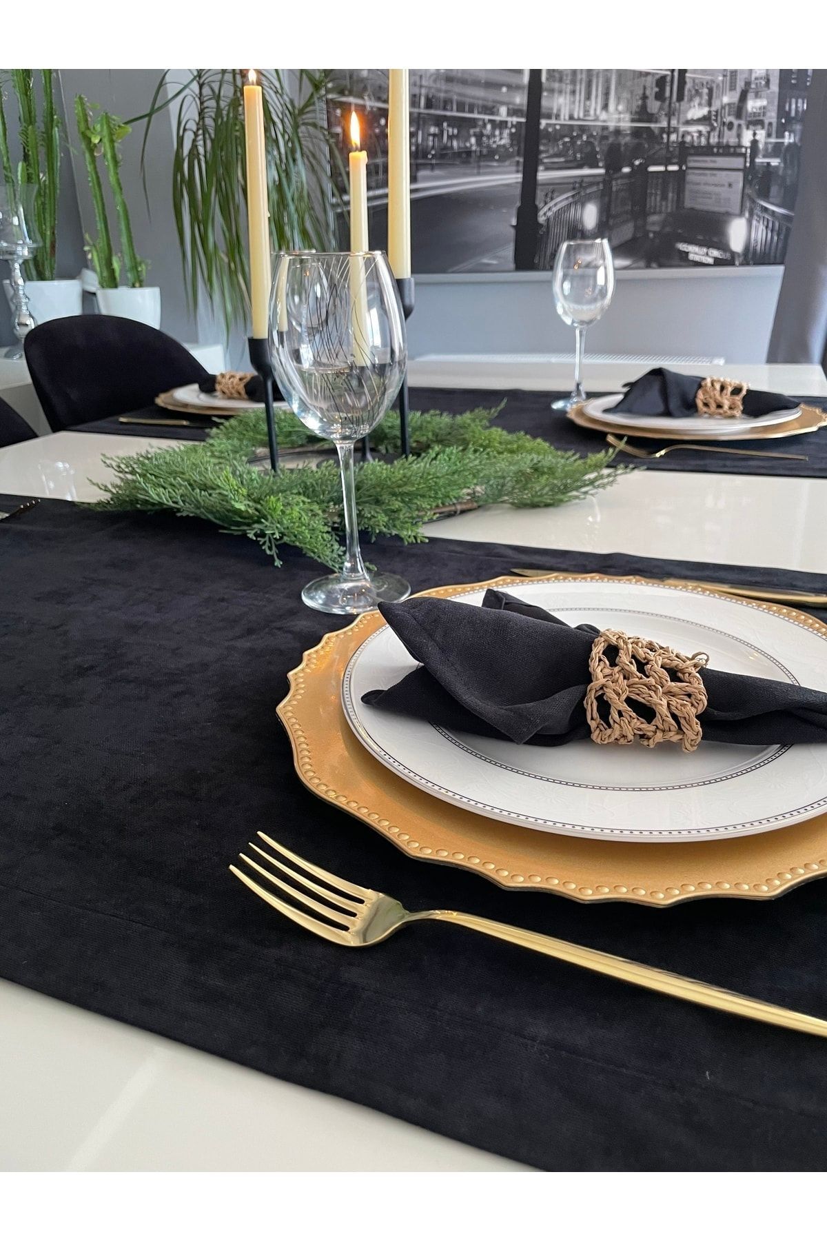 Kadife Dokulu Siyah Runner