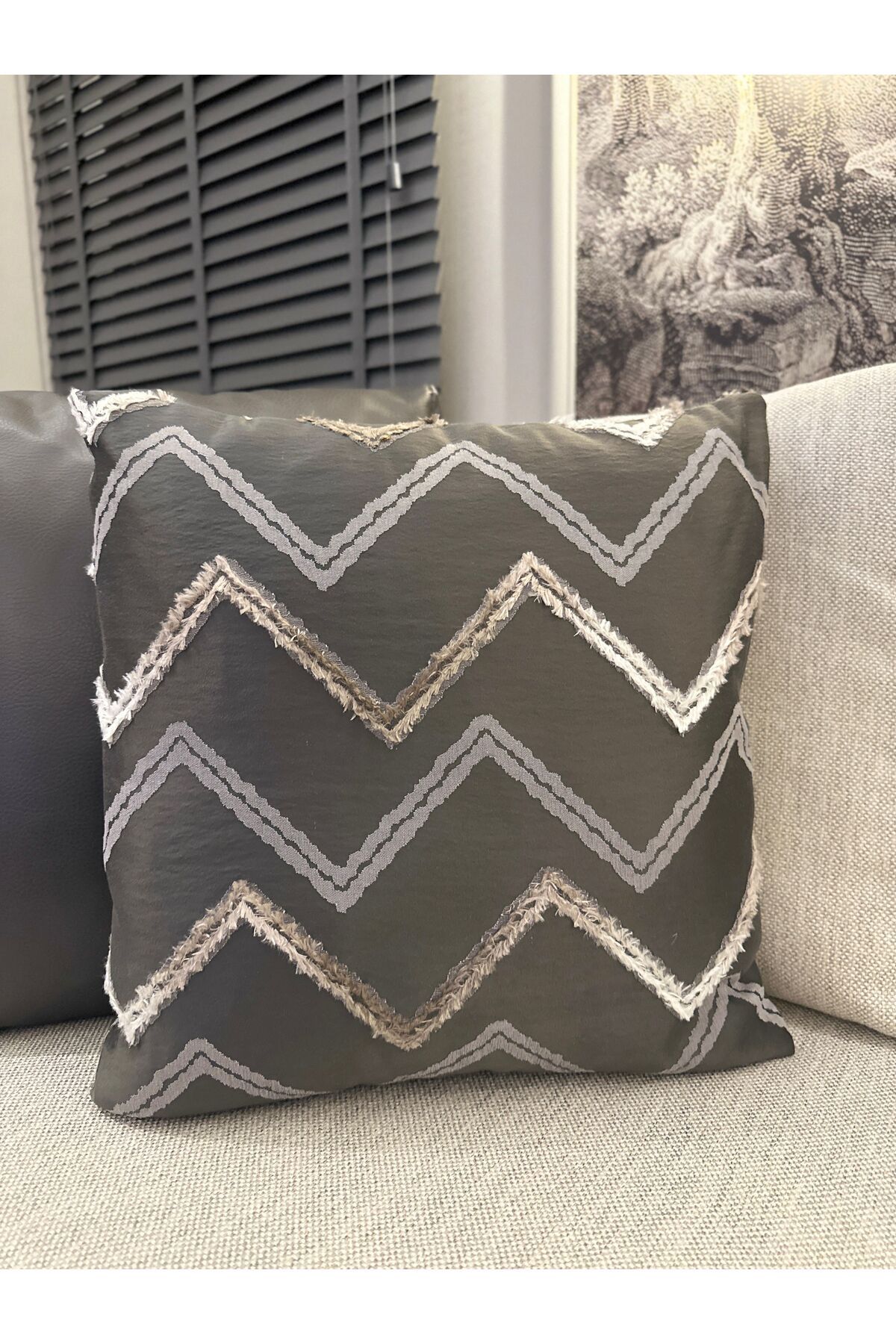 Ria Füme Gri Zikzak Püskül Detaylı Kırlent Kılıfı