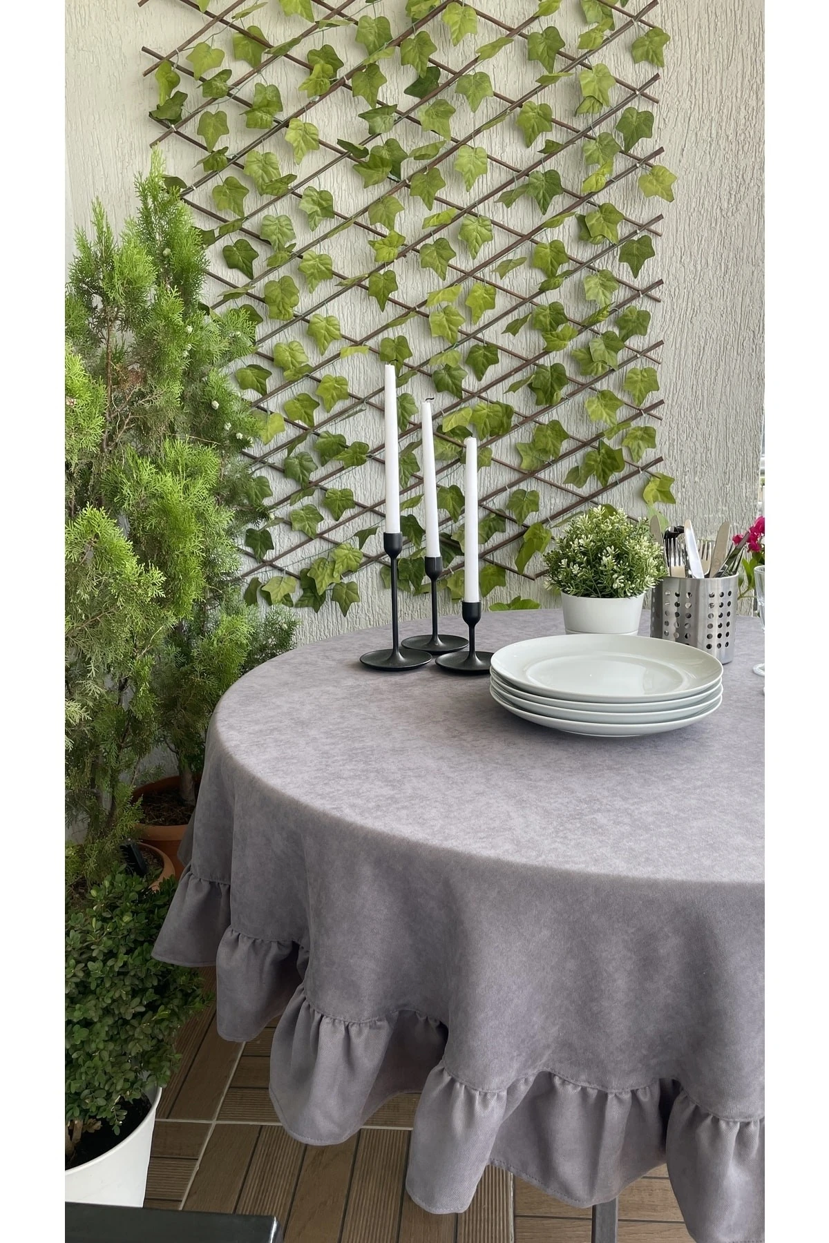 Kadife Dokulu Vintage Füme Gri Fırfırlı Yuvarlak Masa Örtüsü Dertsiz