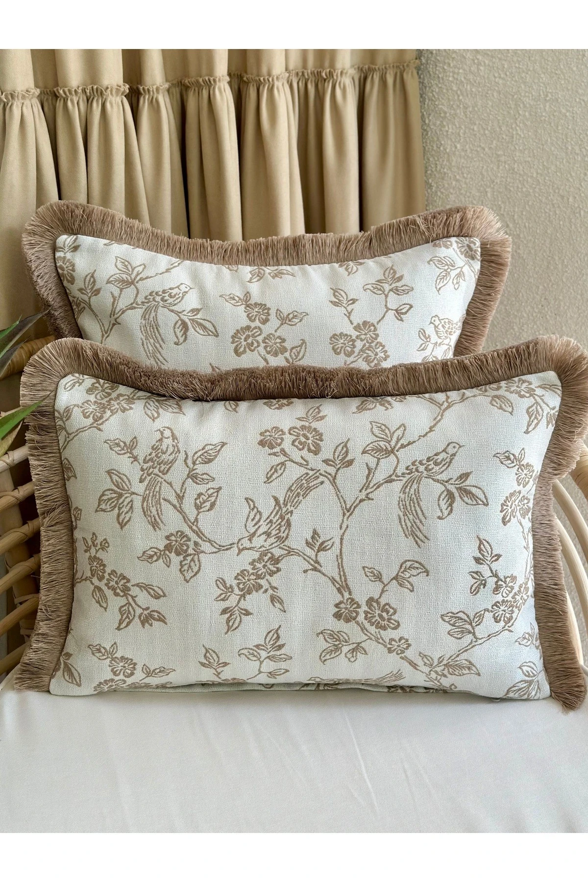 Püsküllü Kuş Desenli Bej Kırlent Kılıfı Dokuma Kumaş 1 ADET