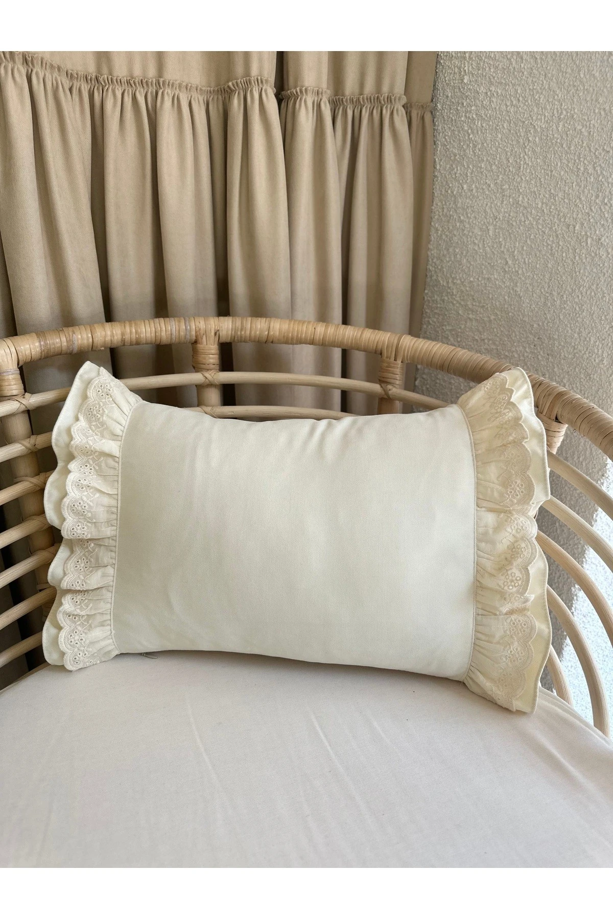 Fisto Detaylı Fırfırlı Dikdörtgen Ekru Rengi Kırlent Kılıfı Bohem Kırlent Kılıfı