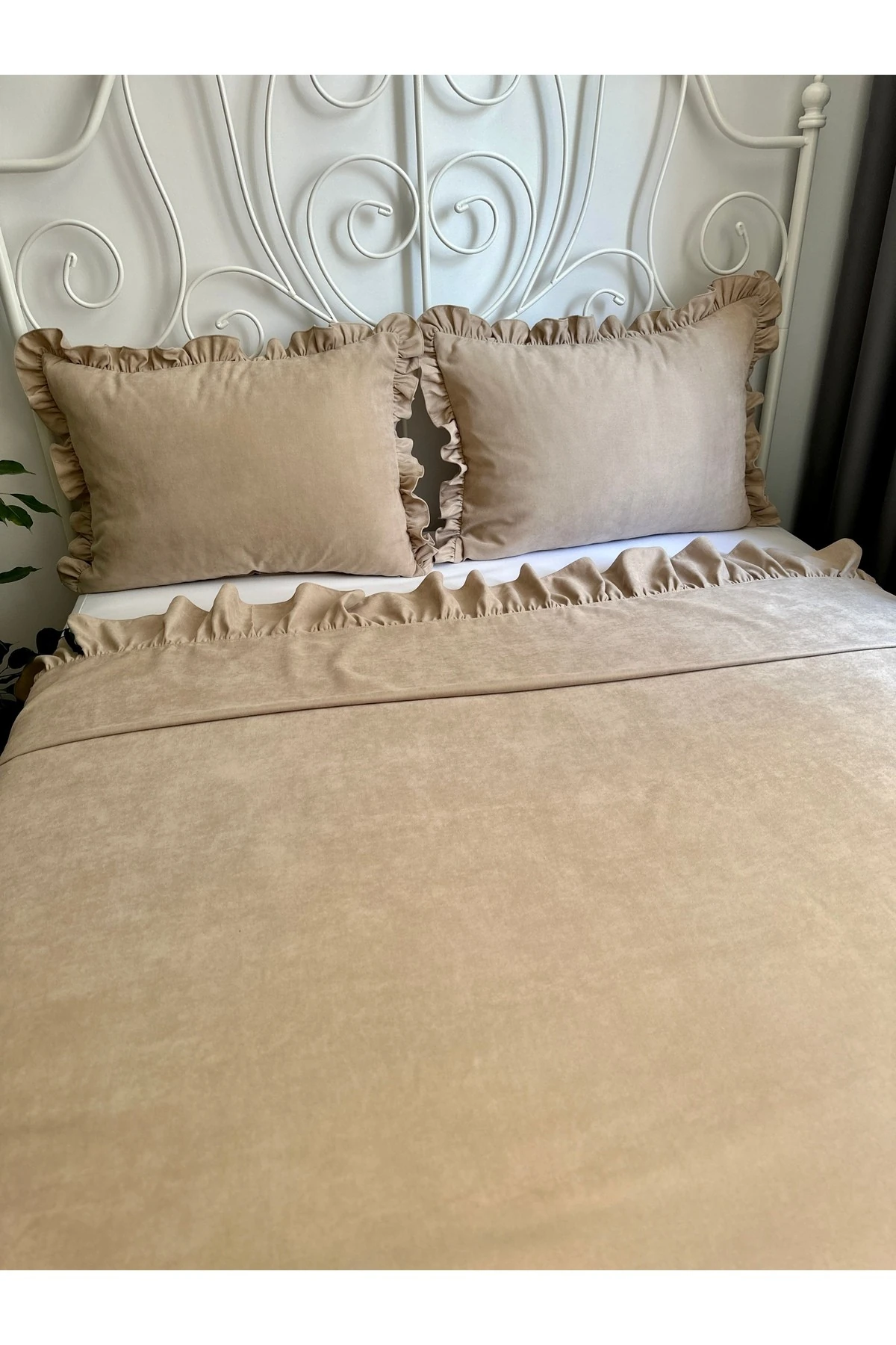 Bej Fırfırlı Yatak Örtüsü Çift Kişilik Battal Boy Yatak Örtüsü