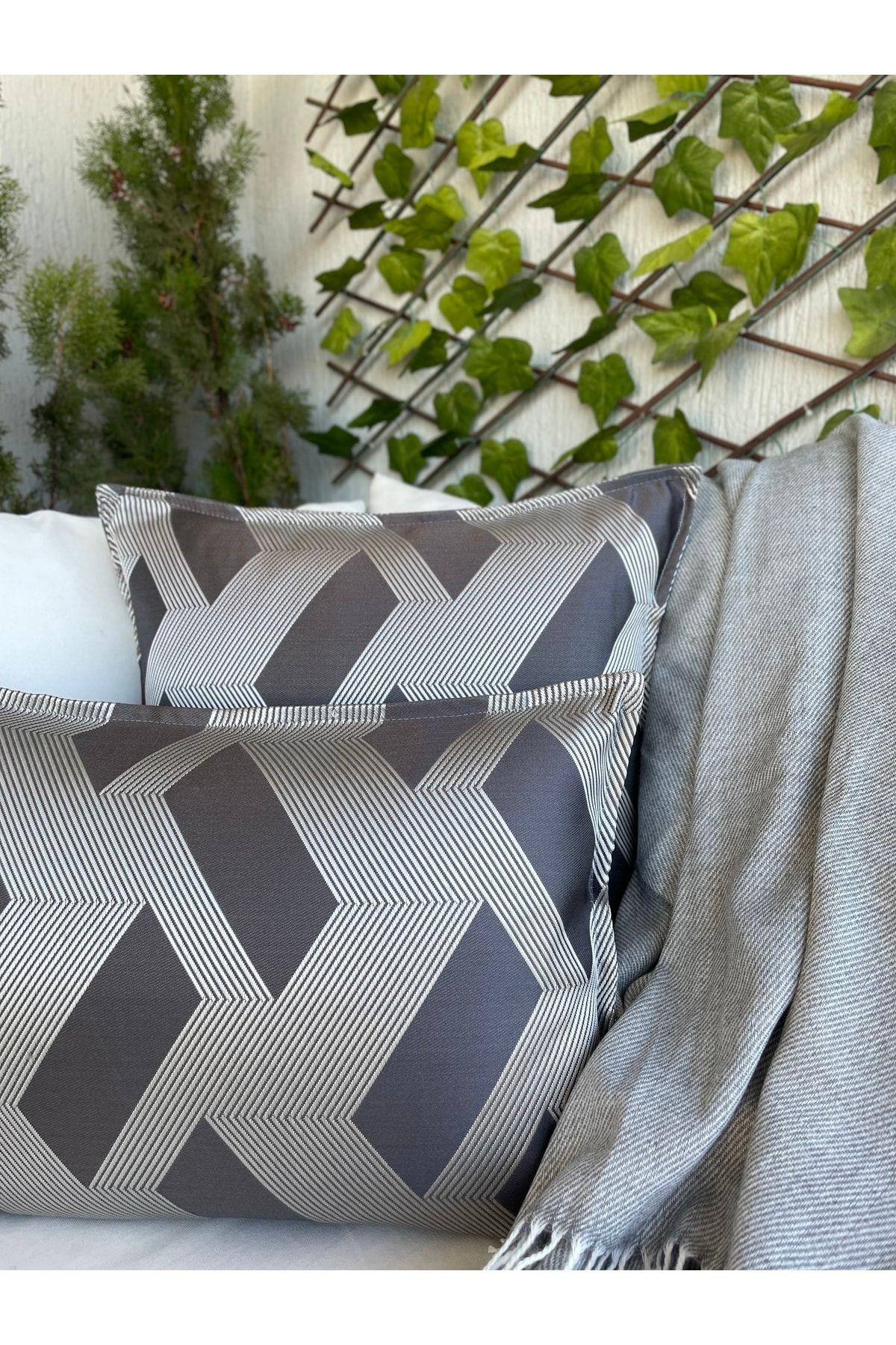 Parlak Detaylı Füme Koyu Gri Salon Kırlent Kılıfı