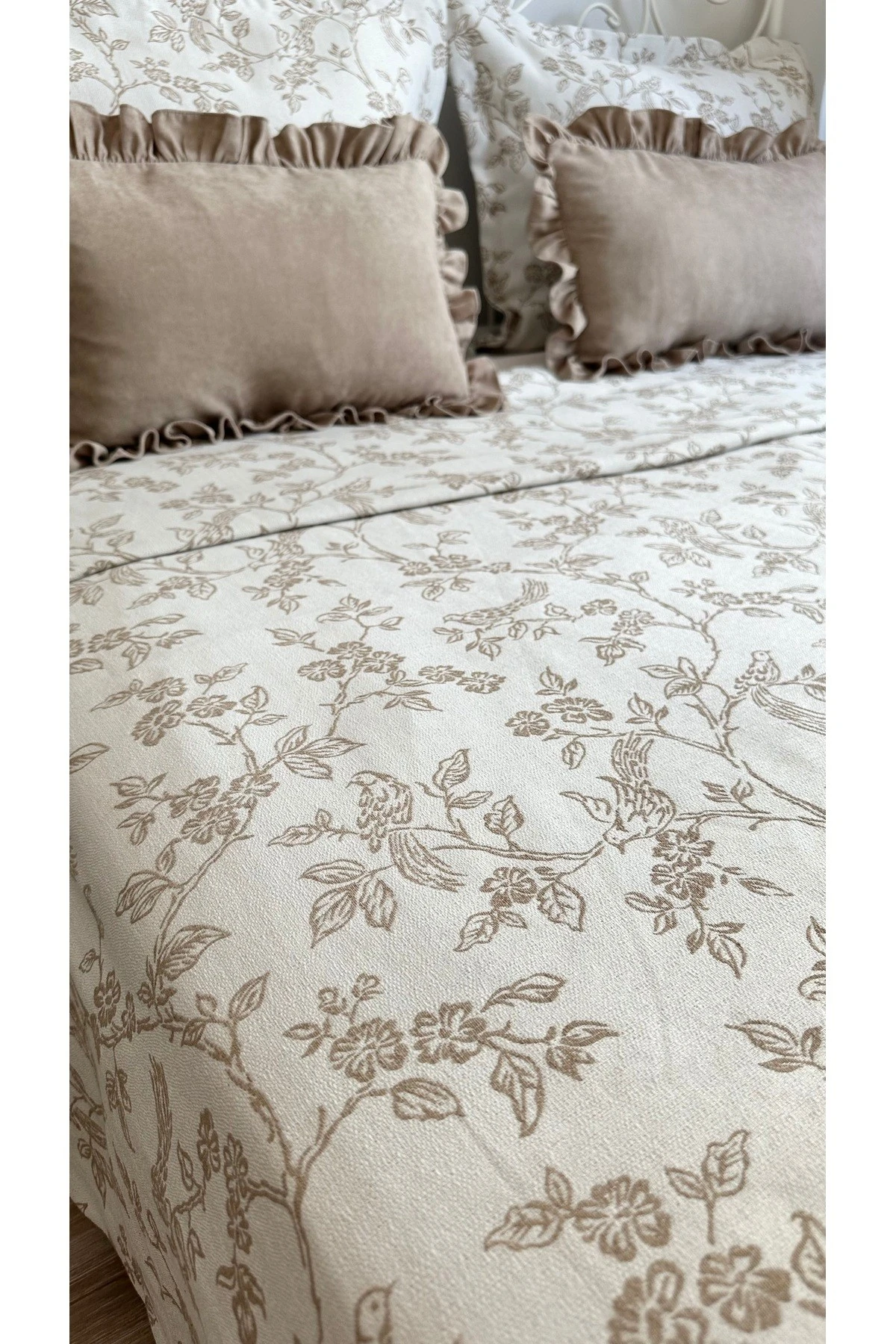 Bird Kuş Desenli Bej Yatak Örtüsü & Pike Takımı Çift Kişilik Battal Boy