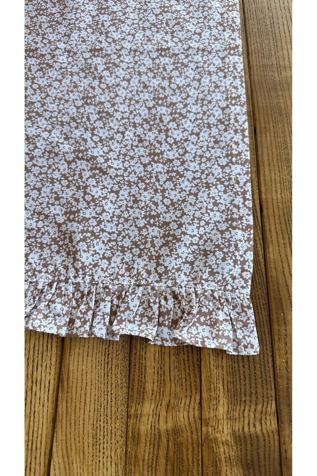 Pamuklu Kumaş Mini Çiçekli Fırfırlı Runner