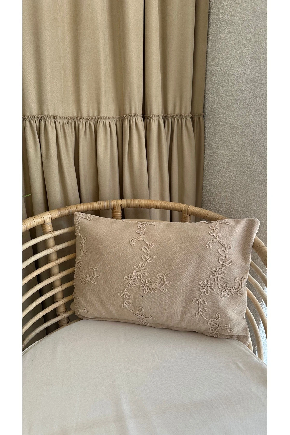 Nakış Detaylı Bej Kırlent Kılıfı Ekru, Gri, Pembe