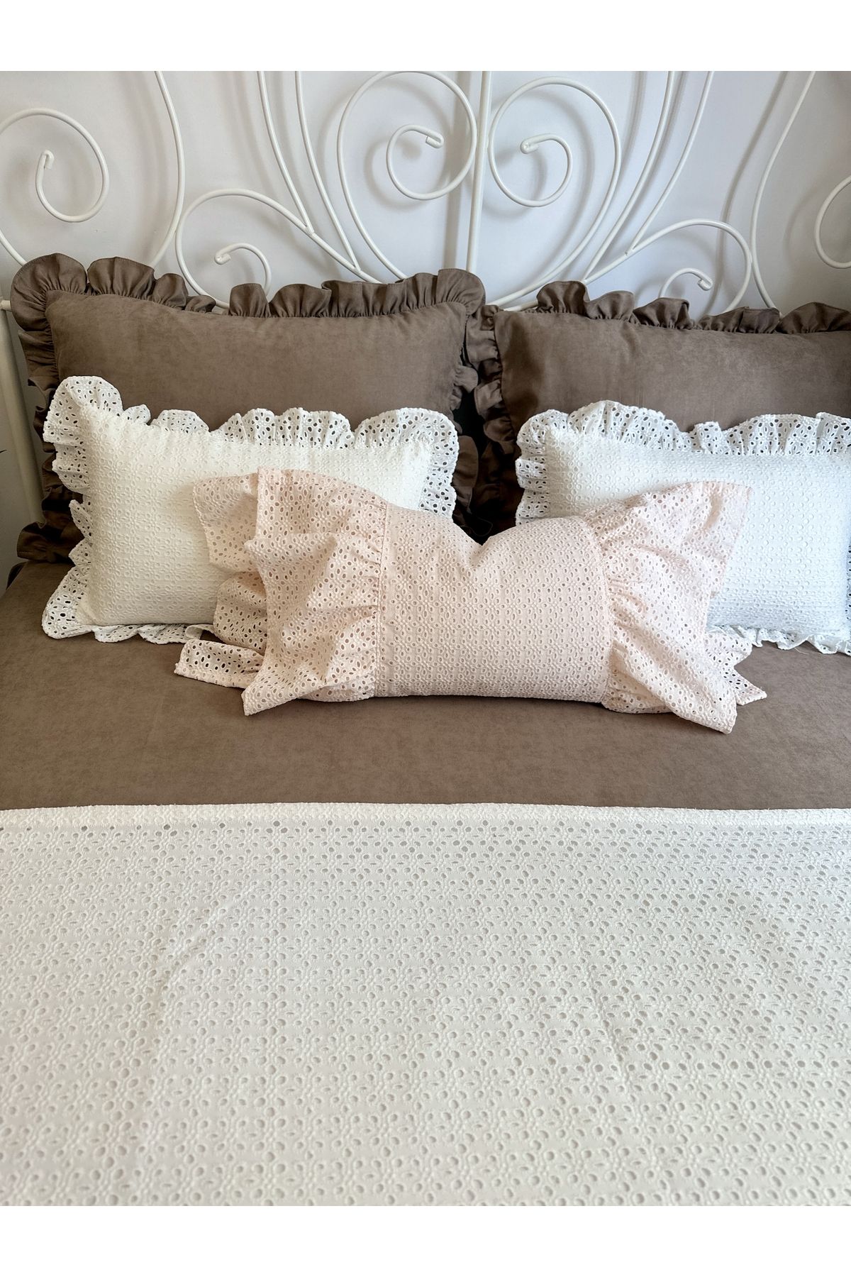 Somon Renk Fisto Fırfırlı Kırlent Kılıfı