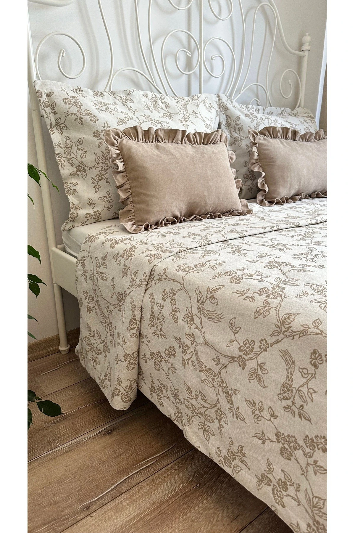 Bird Kuş Desenli Bej Yatak Örtüsü & Pike Takımı Çift Kişilik Battal Boy