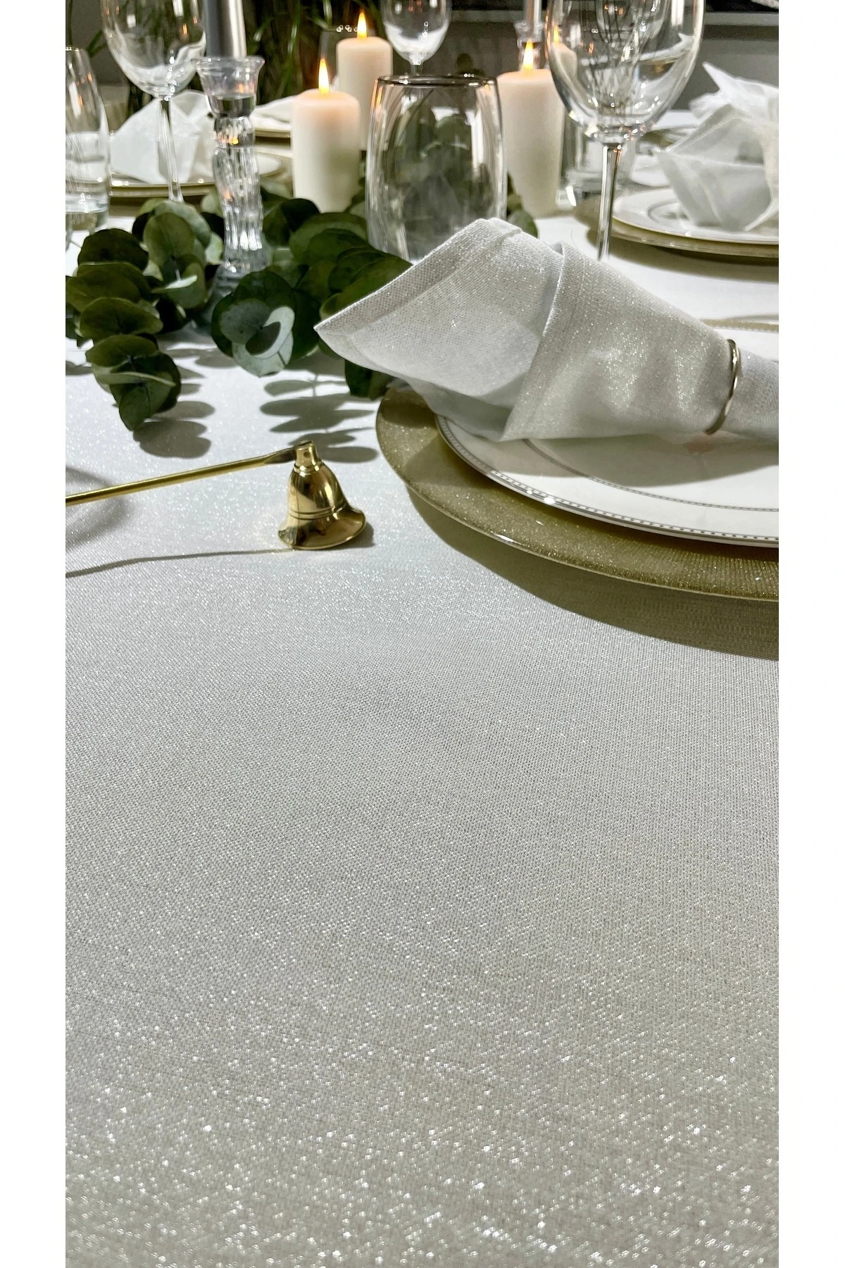 Keten Dokulu Gümüş Simli Beyaz Masa Örtüsü
