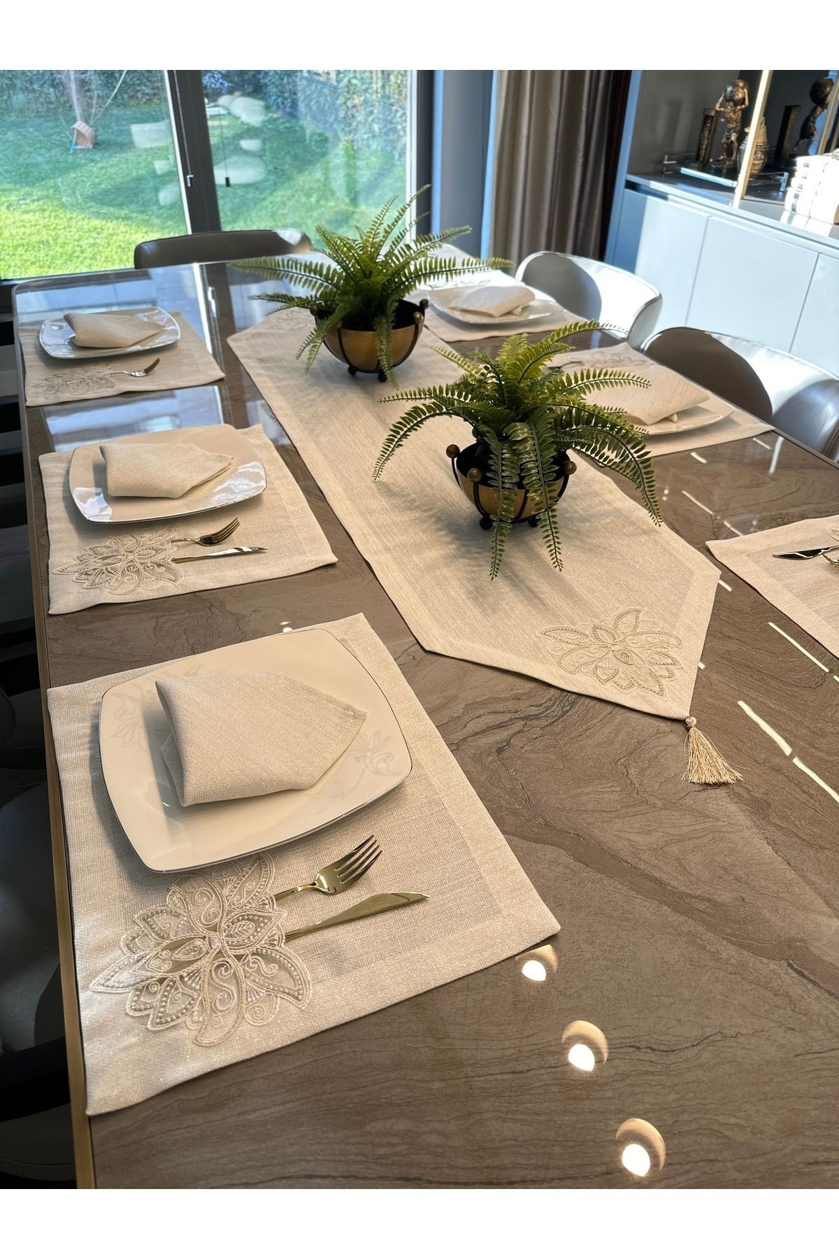 7 Parça Linen Fransız Dantelli Köşe Püsküllü Gold Simli Ekru Amerikan Servis Ve Runner Set