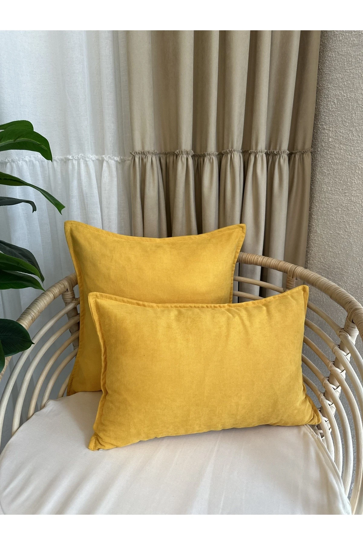 Kadife Dokulu Hardal Sarı Kırlent Kılıfı