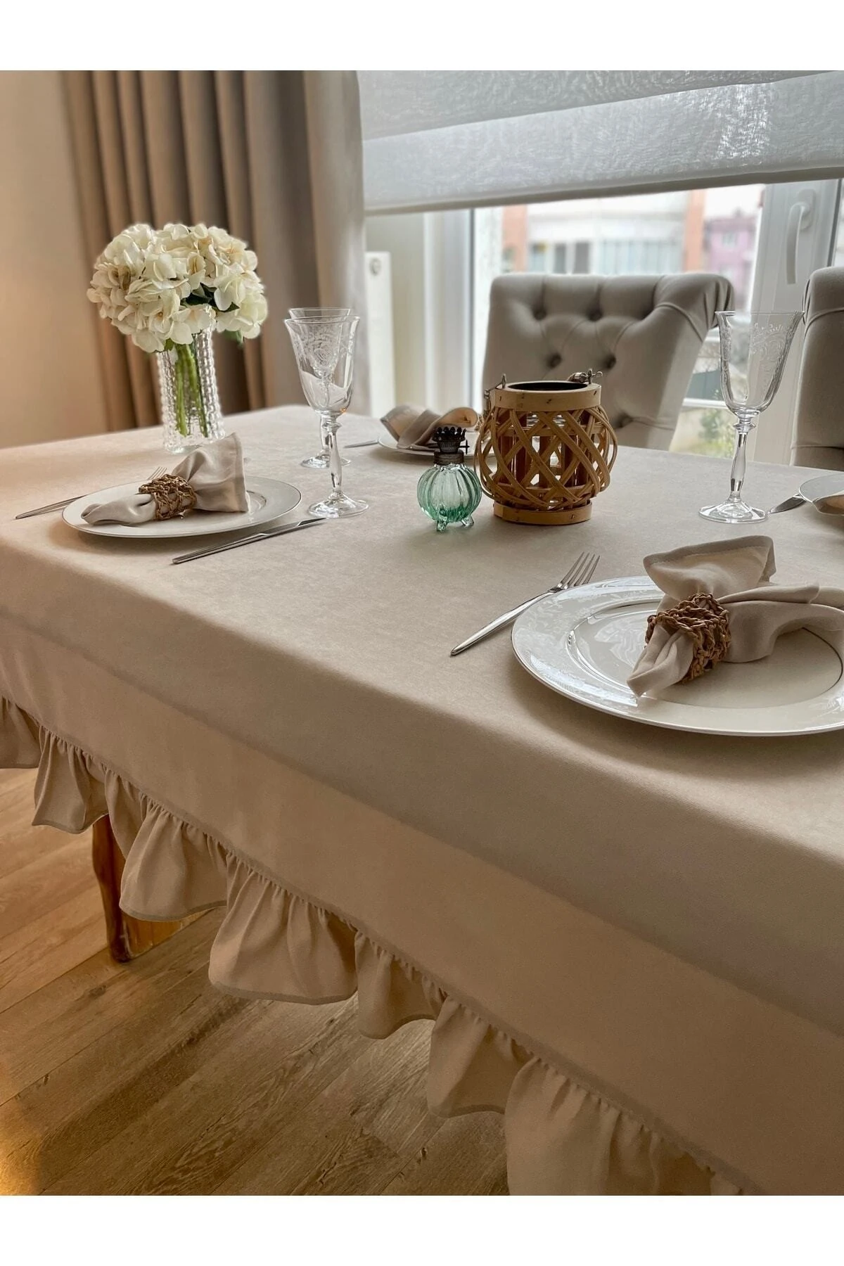 Kadife Dokulu Vintage Fırfırlı Taş - Açık Bej Dikdörtgen Dertsiz Masa Örtüsü