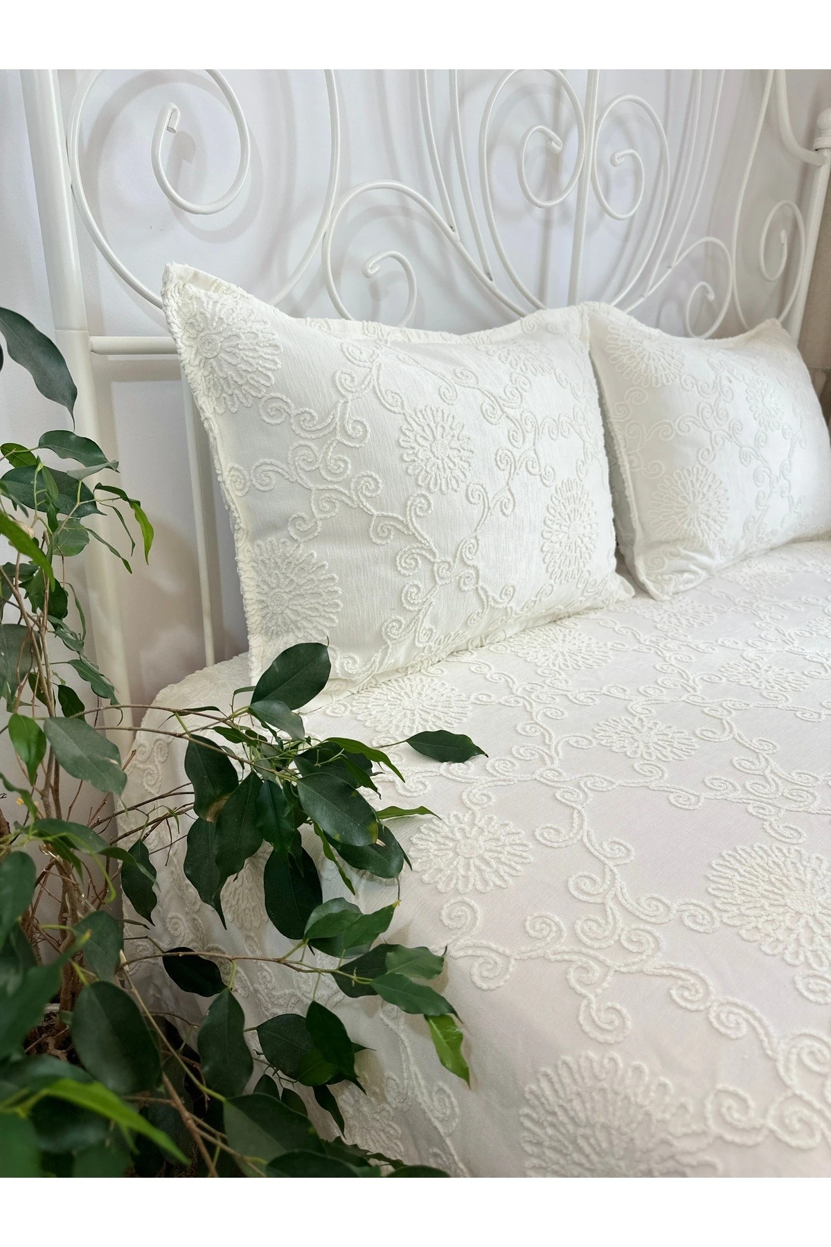 Nakış Detaylı Kırık Beyaz 2 ad Yastık Kılıfı 65 x 45 cm