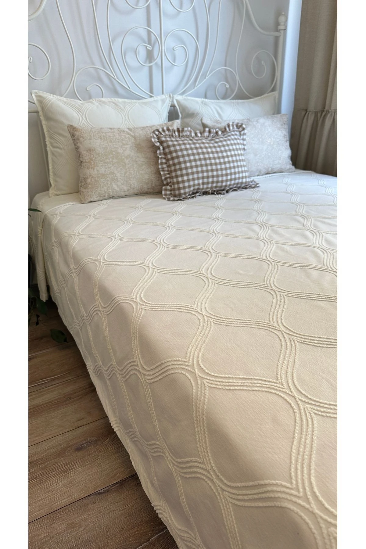 Nakışlı Yatak Örtüsü Pike Takımı Çift Kişilik