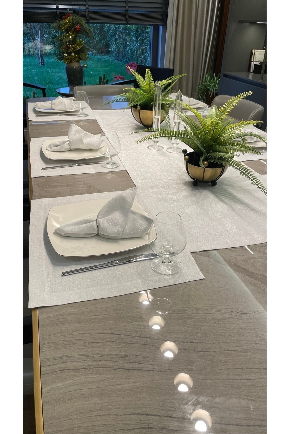 Linen Gümüş Simli Beyaz Amerikan Servis Ve Runner Set