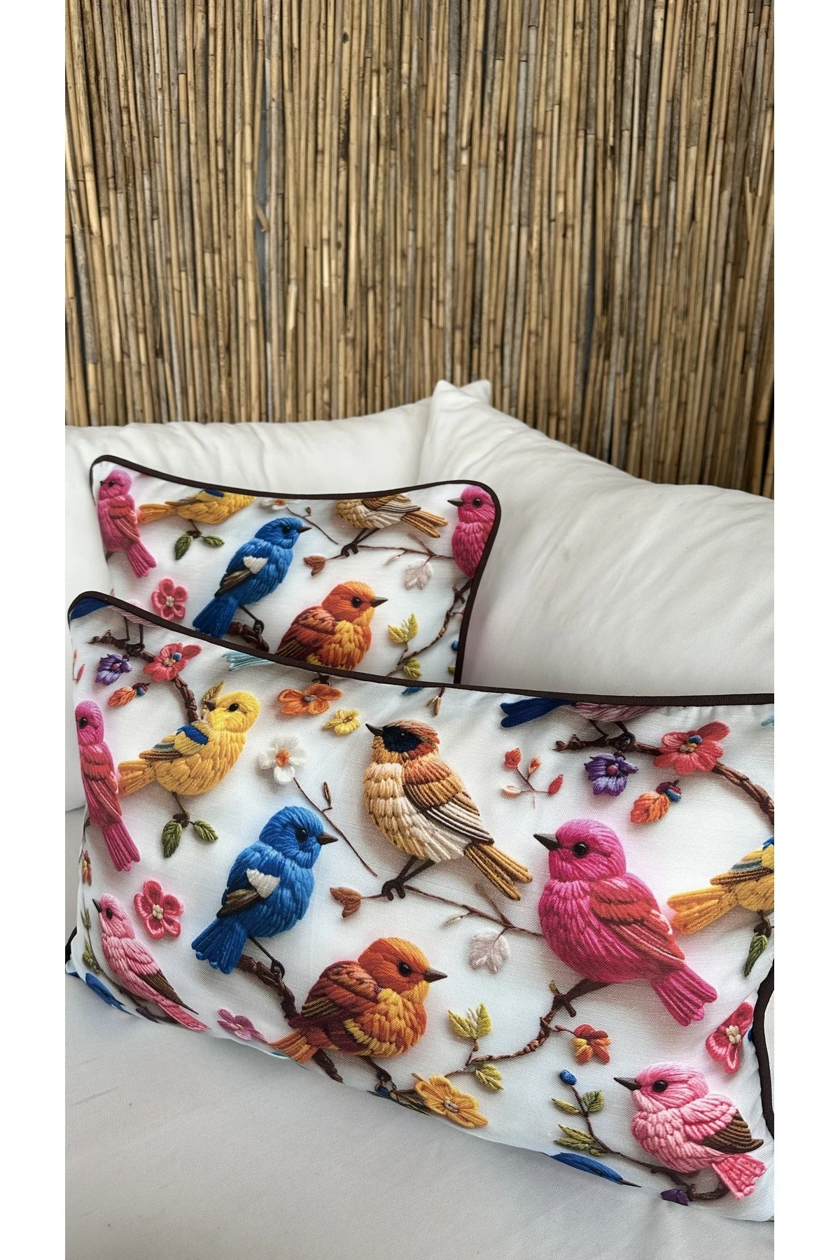 Djital Baskılı Renkli Kuş Desenli Biye Detaylı Kırlent Kılıfı 1 adet