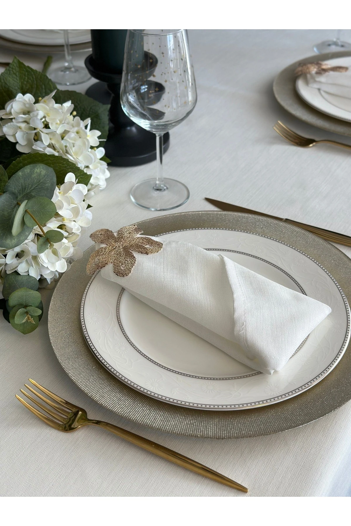 Bakır Dantel Detaylı Beyaz Masa Örtüsü Takımı 6 ad Peçete Dahil