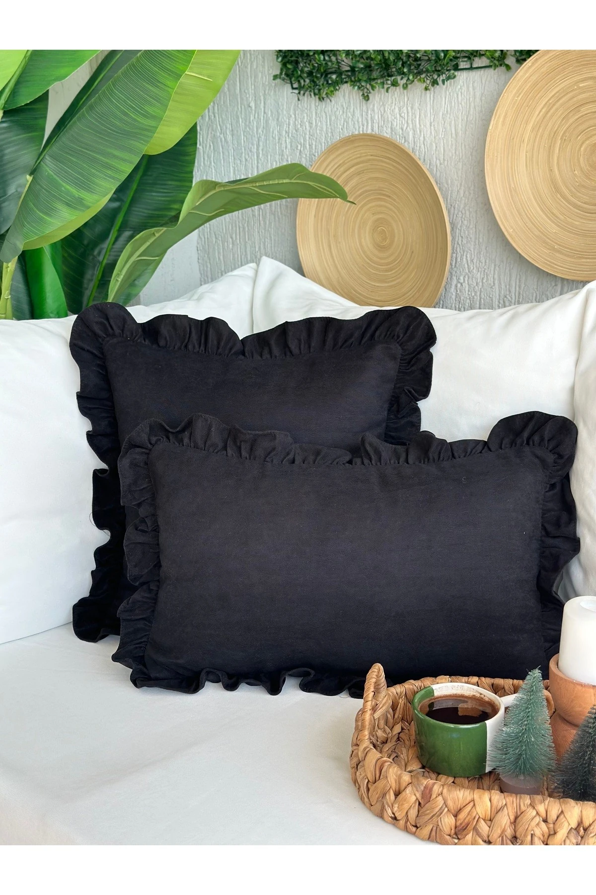 Kadife Doku Vintage Fırfırlı Siyah Renk Kırlent Kılıfı