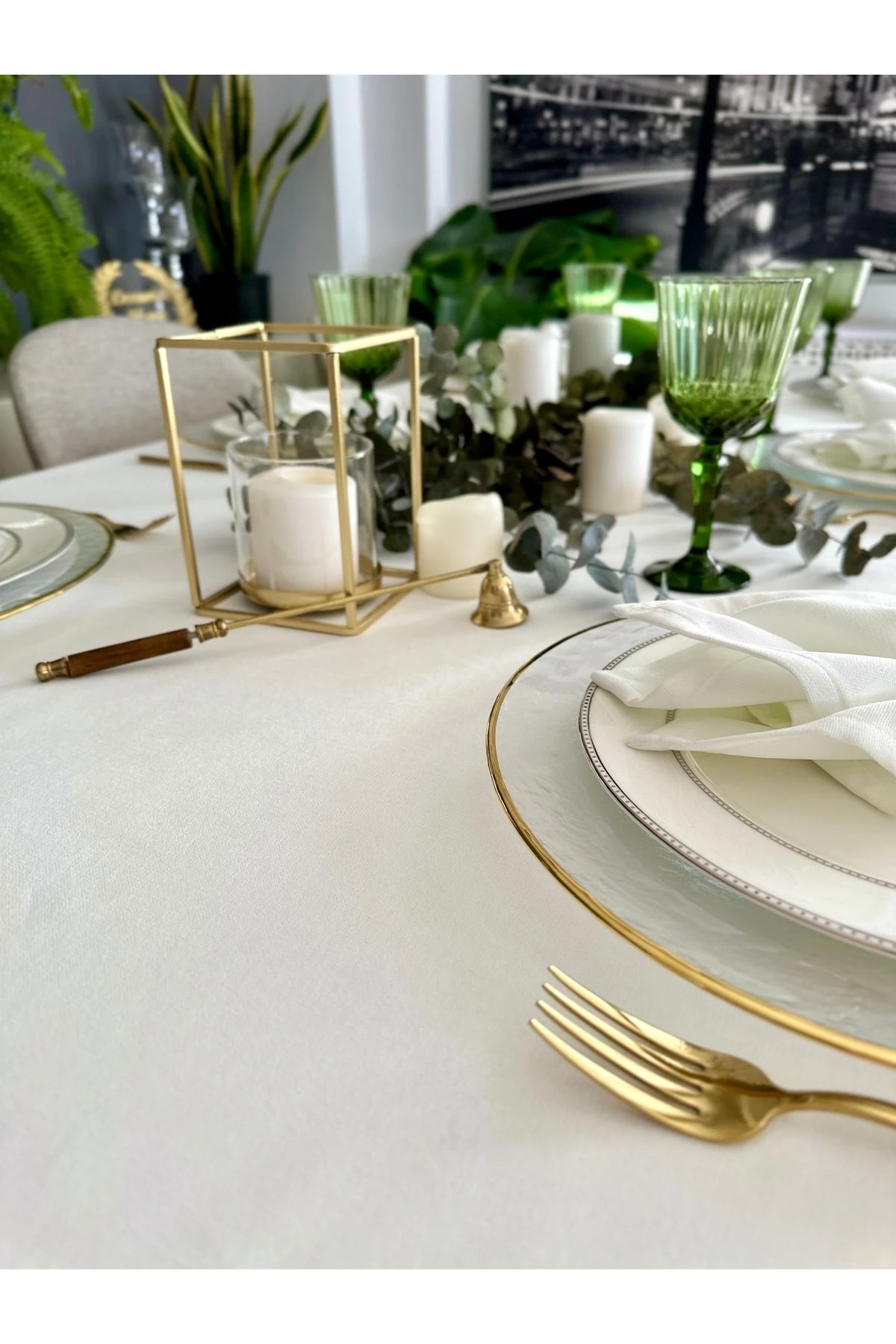 Kadife Dokulu Dertsiz Beyaz Masa Örtüsü