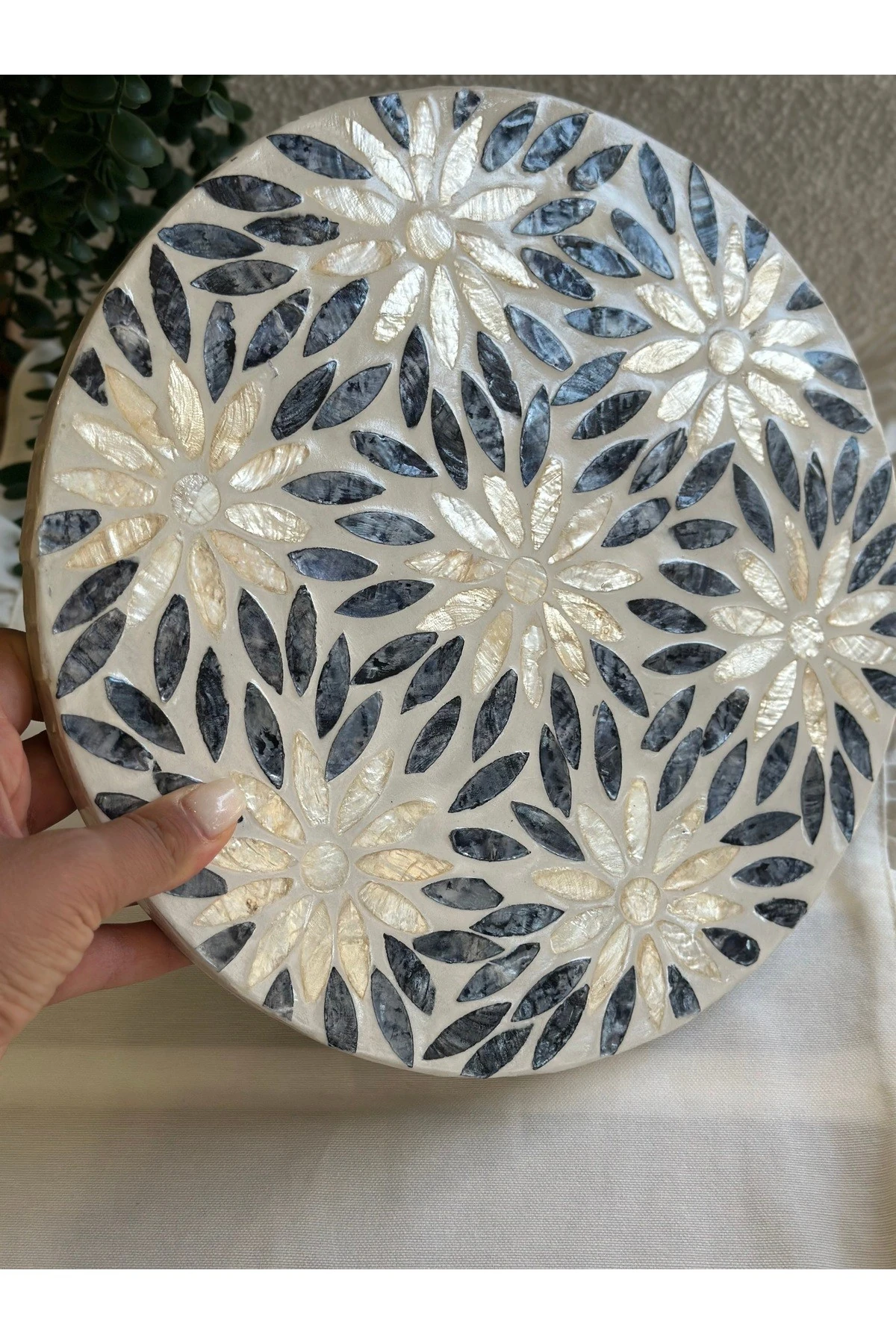 El Yapımı Doğal Taş Detaylı Gri Ekru Döner Sunum Tabağı