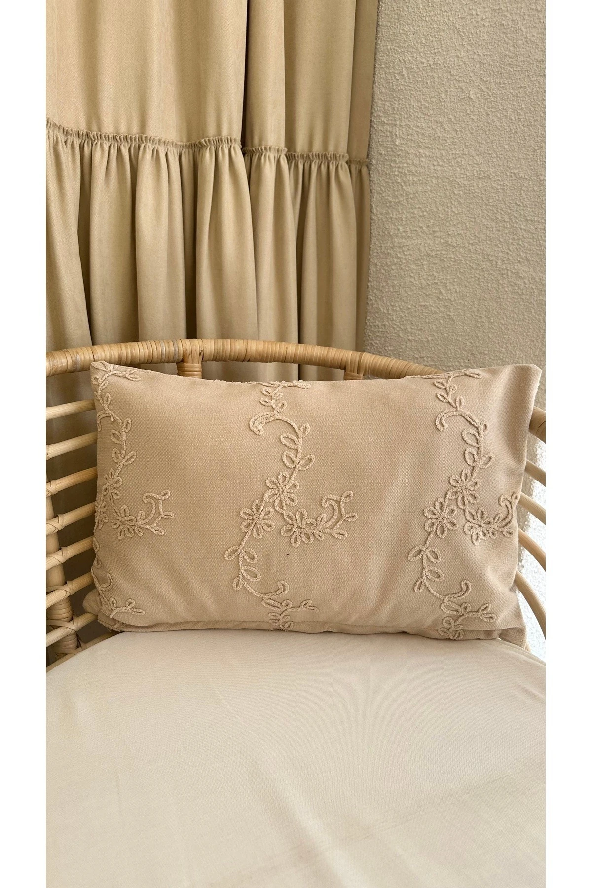 Nakış Detaylı Bej Kırlent Kılıfı Ekru, Gri, Pembe