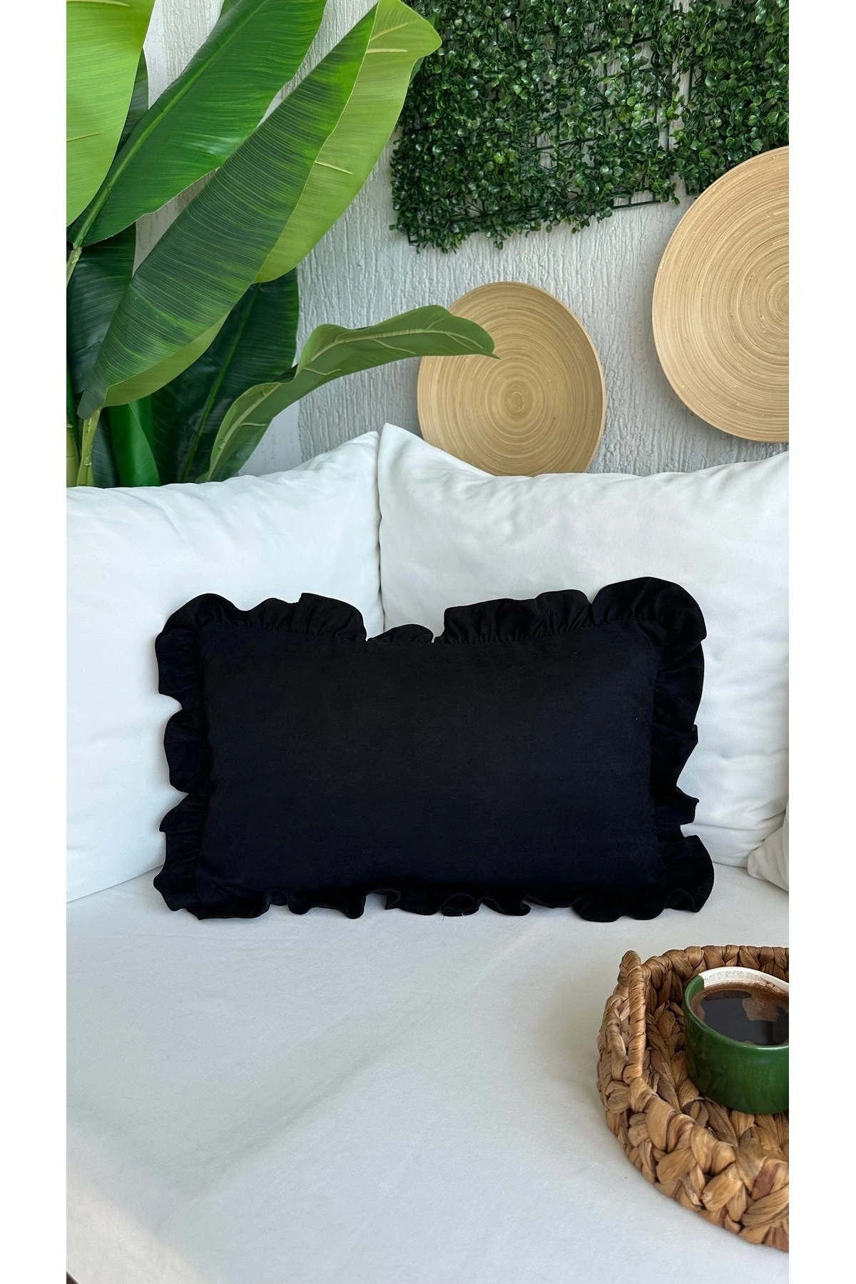 Kadife Doku Vintage Fırfırlı Siyah Renk Kırlent Kılıfı