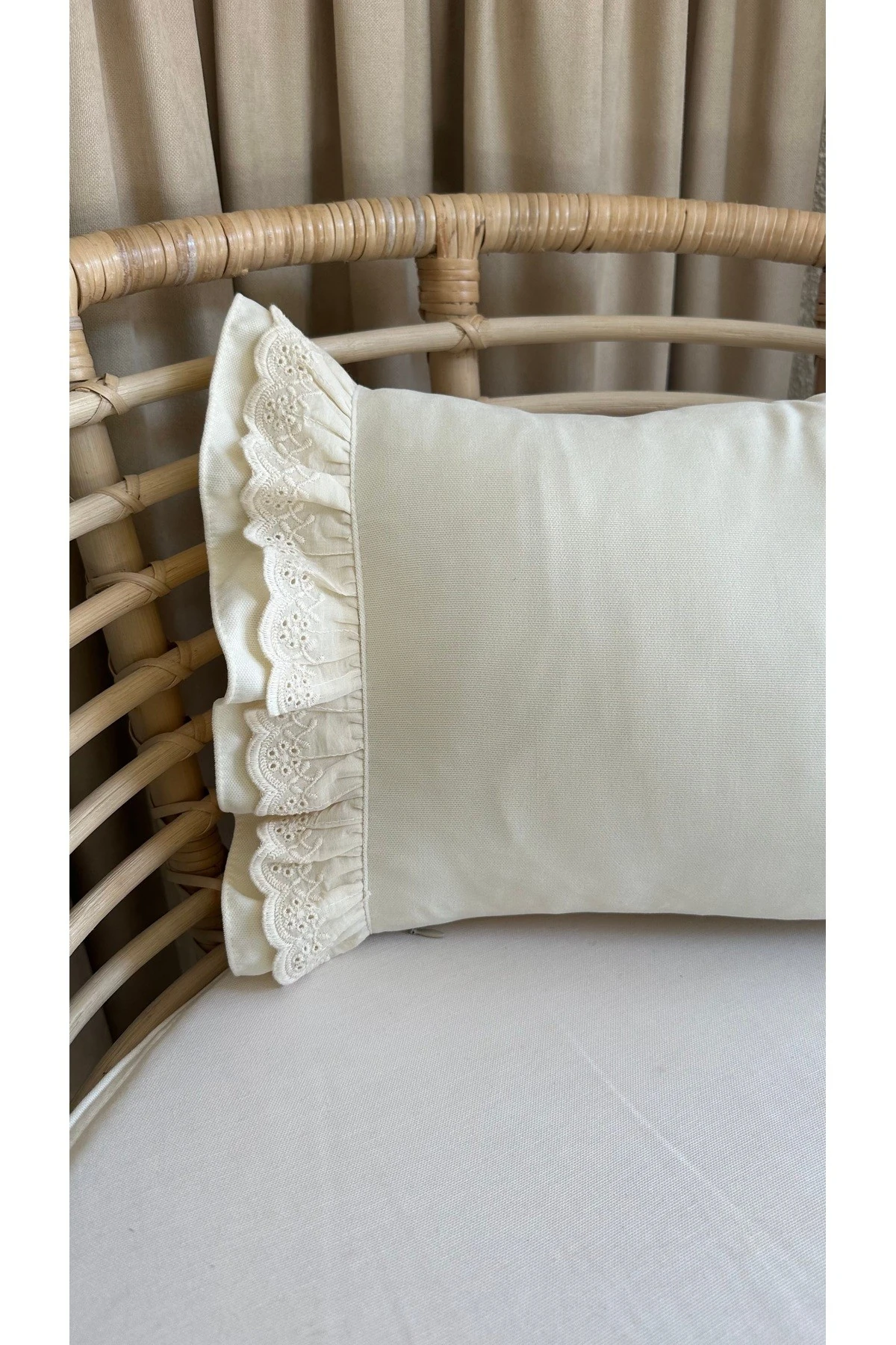 Fisto Detaylı Fırfırlı Dikdörtgen Ekru Rengi Kırlent Kılıfı Bohem Kırlent Kılıfı