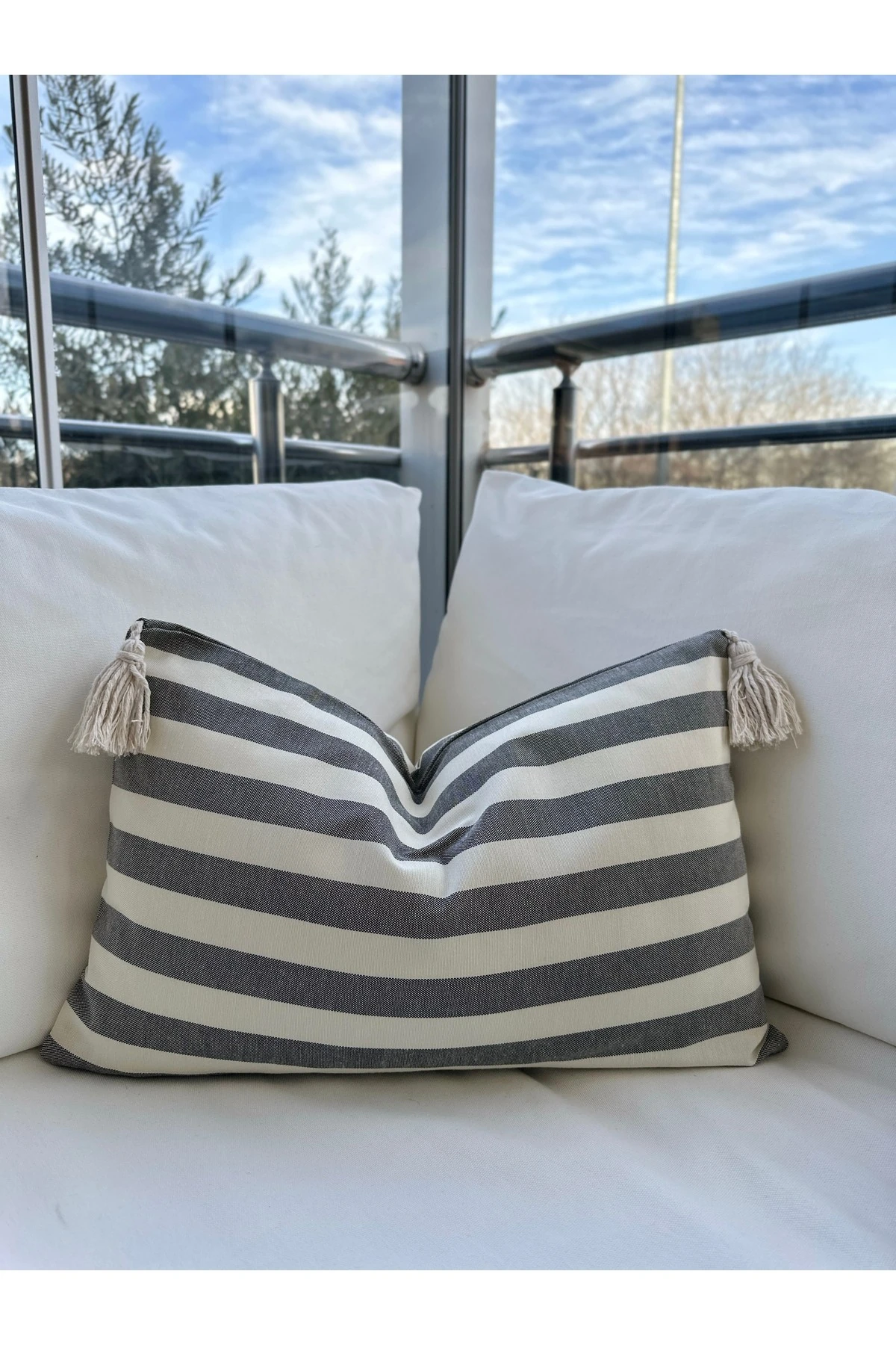 2‘li Keten Çizgi Desenli Püsküllü Füme-Ekru Kırlent Kılıfı Seti