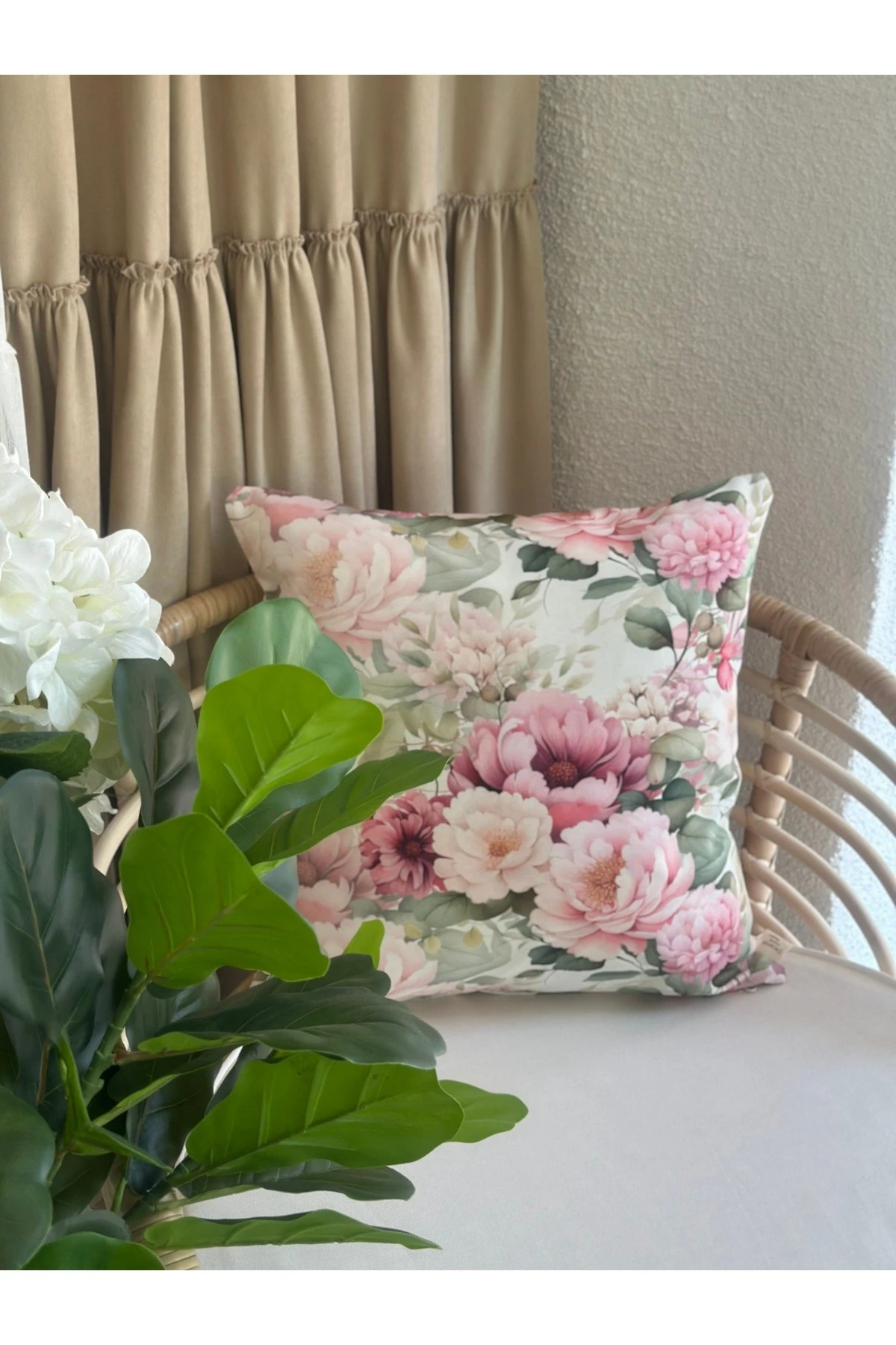 Çiçek Desenli Pembe Ekru Düz Kırlent Kılıfı